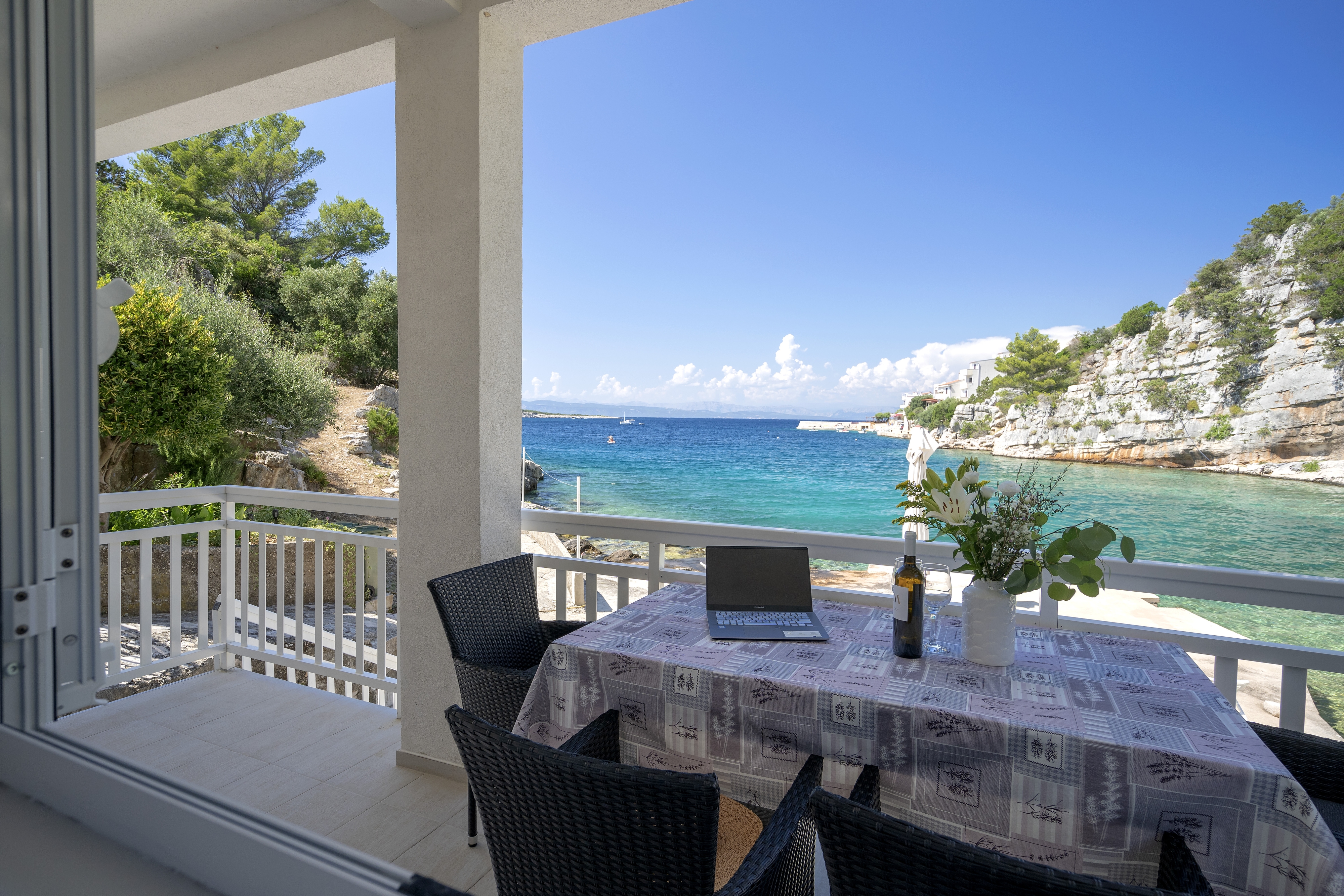 Two bedroom house near beach Cove Pokrivenik, Hvar  K