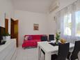 Orebić, Jídelna v ubytování typu apartment, s klimatizací, domácí mazlíčci povoleni a WiFi.