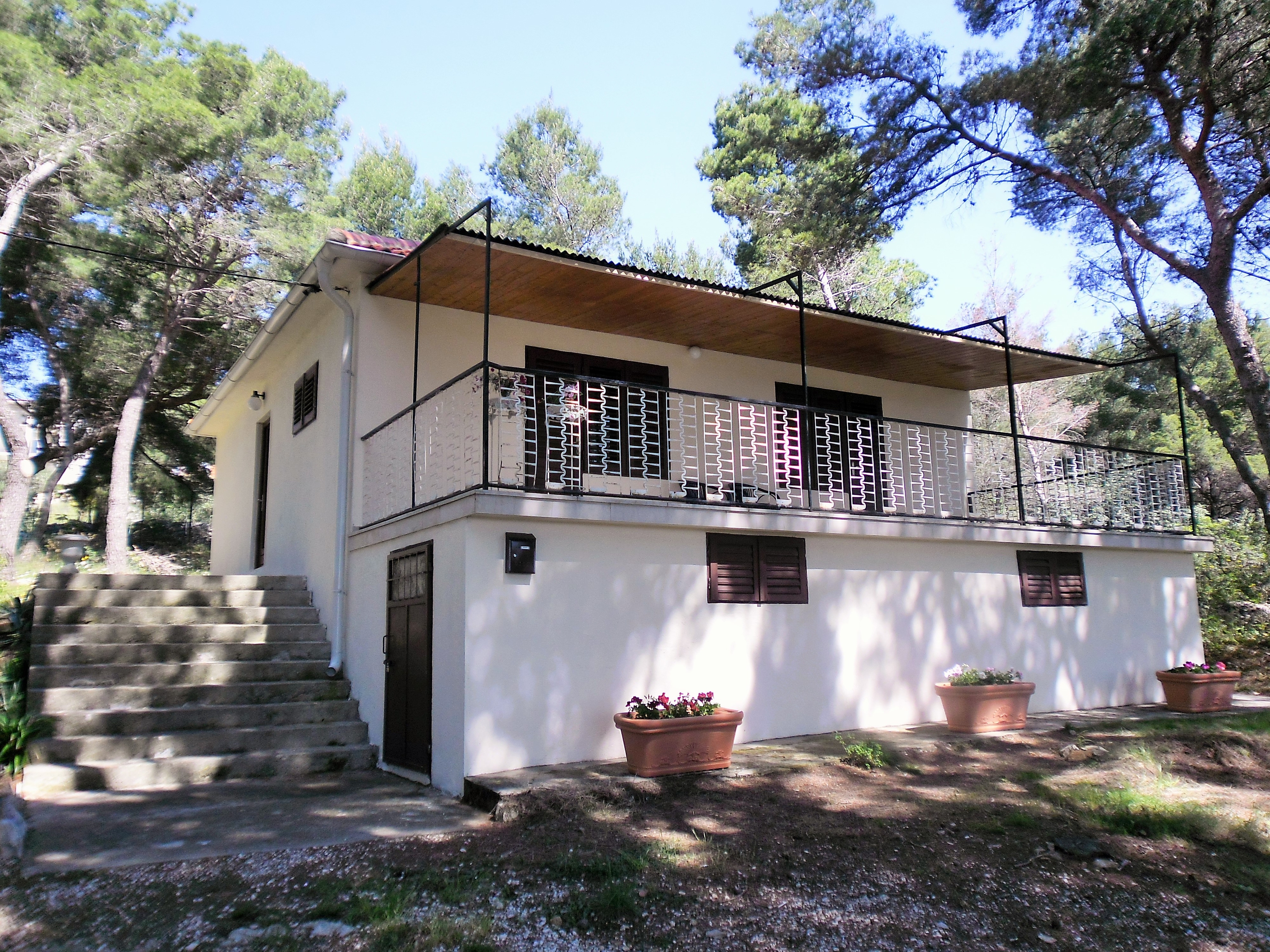 Two bedroom house with terrace and sea view Sumartin, Brač (K-12047) Two bedroom house with terrace and sea view Sumartin, Brač (K-12047)