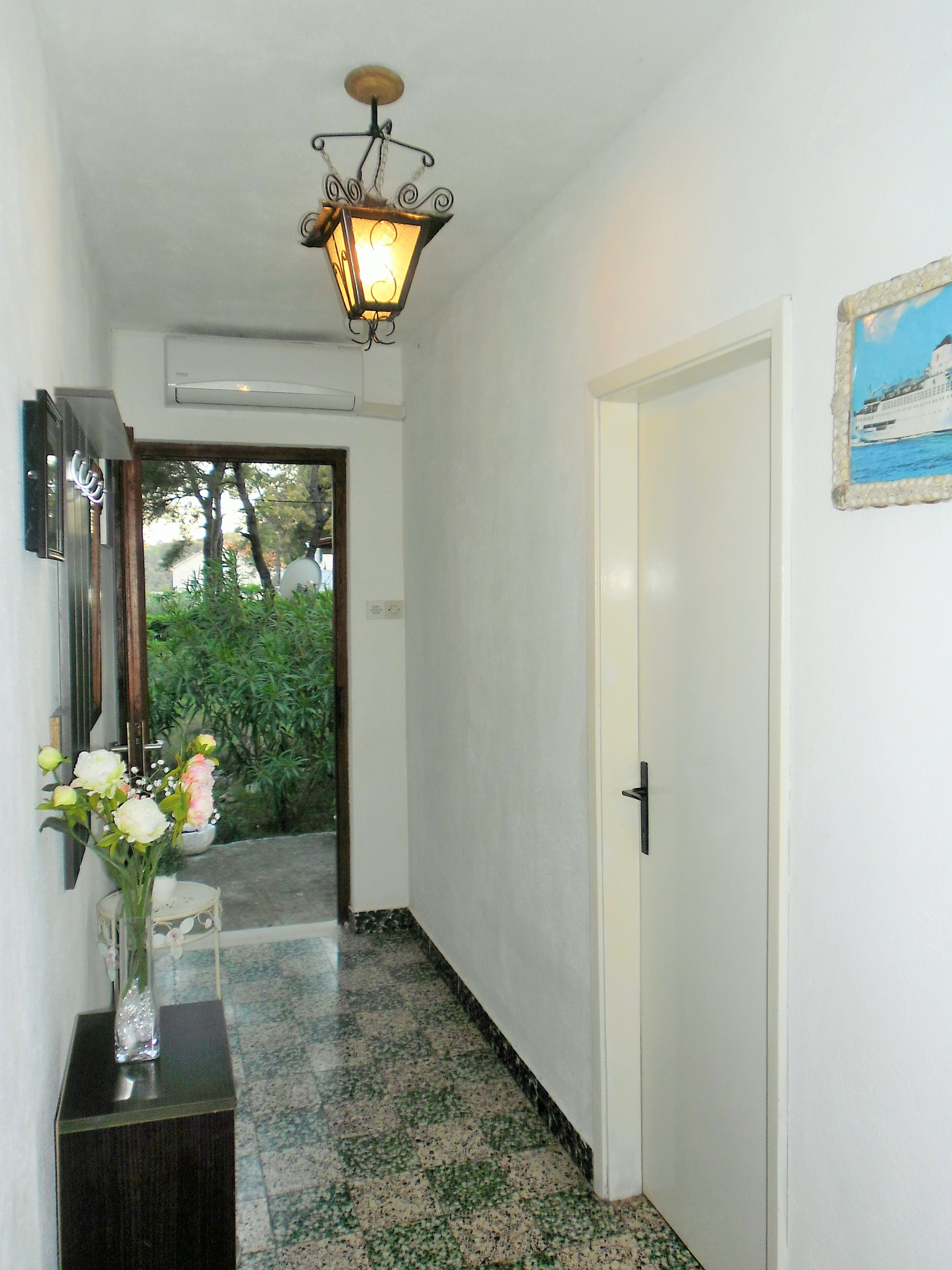 Two bedroom house with terrace and sea view Sumartin, Brač  K