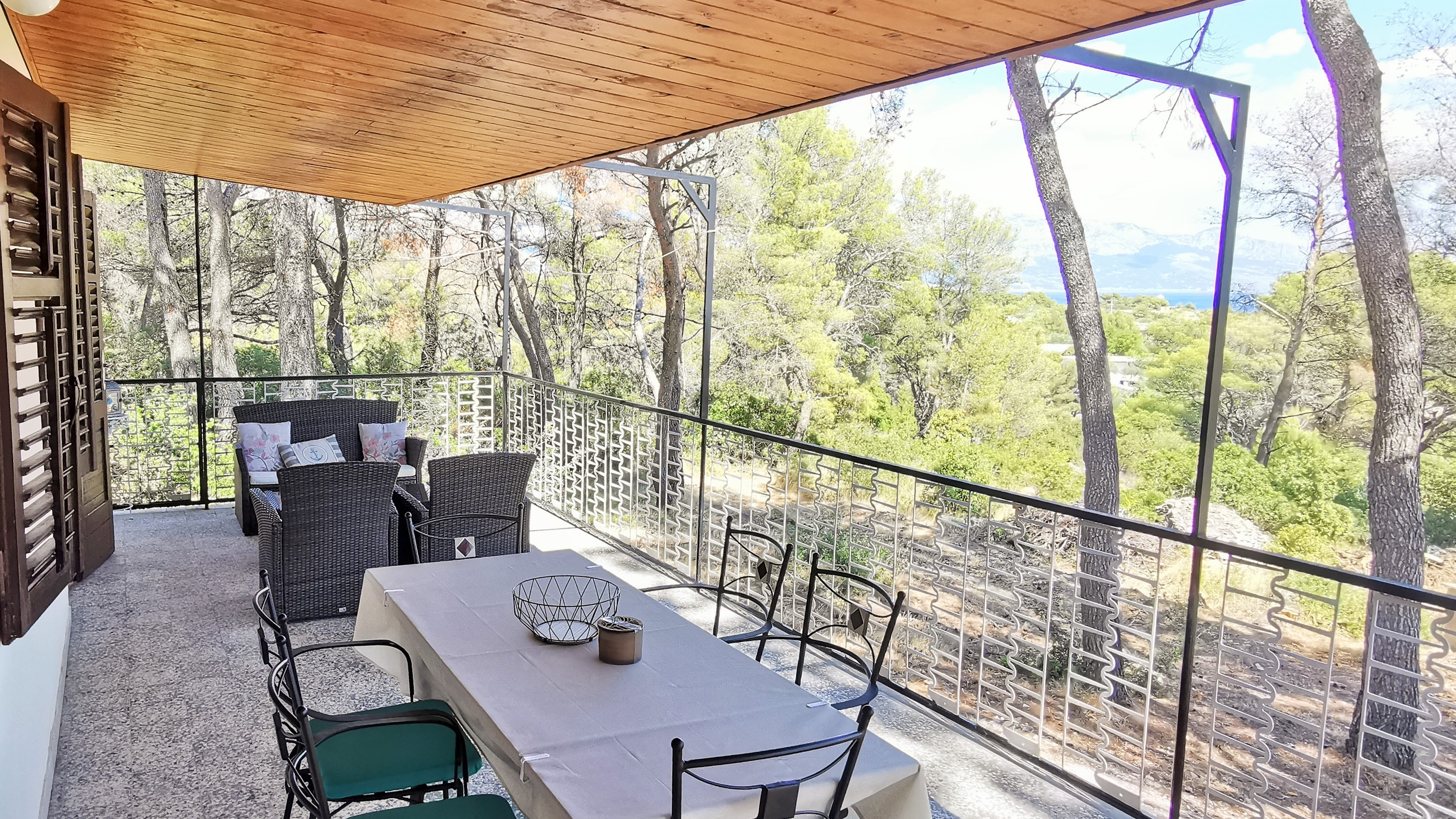 Two bedroom house with terrace and sea view Sumartin, Brač  K