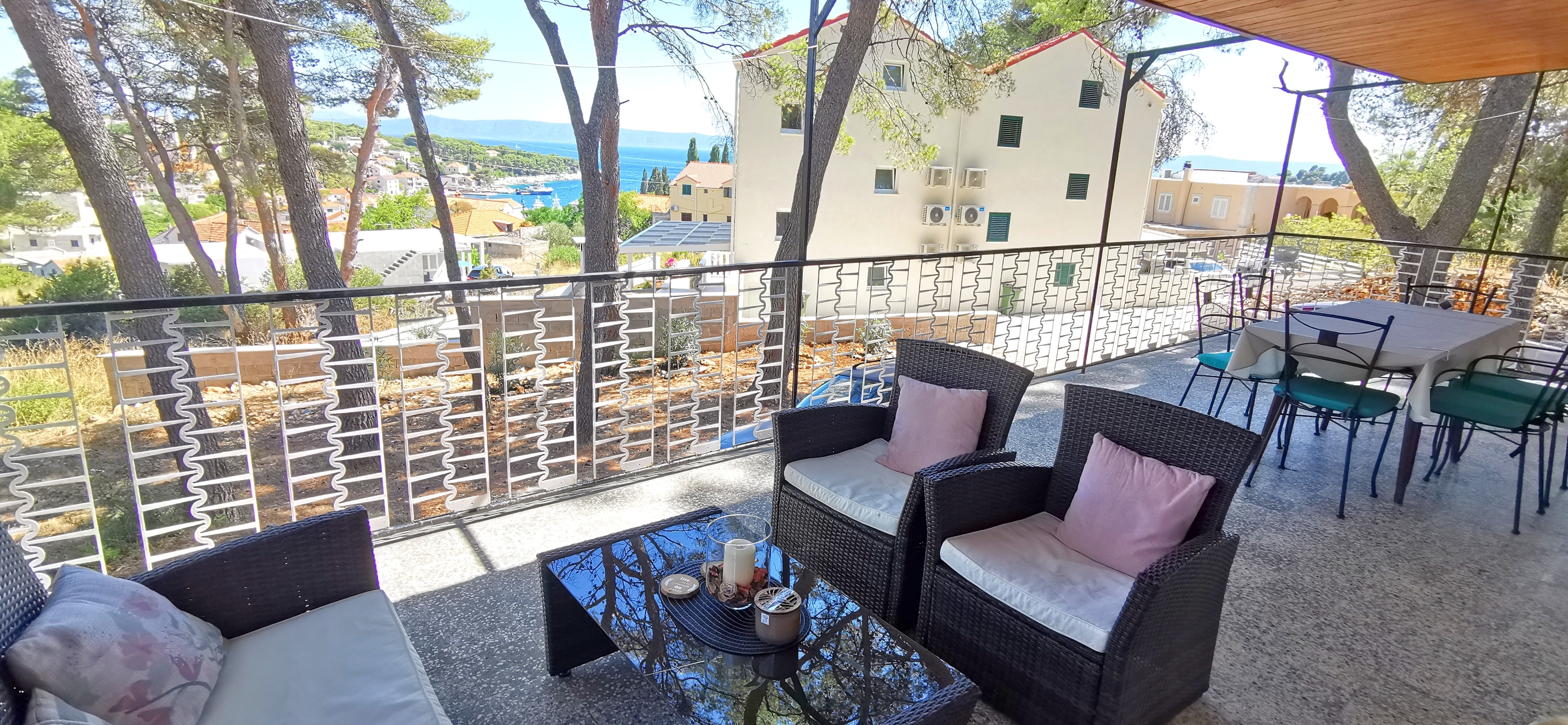 Two bedroom house with terrace and sea view Sumartin, Brač  K