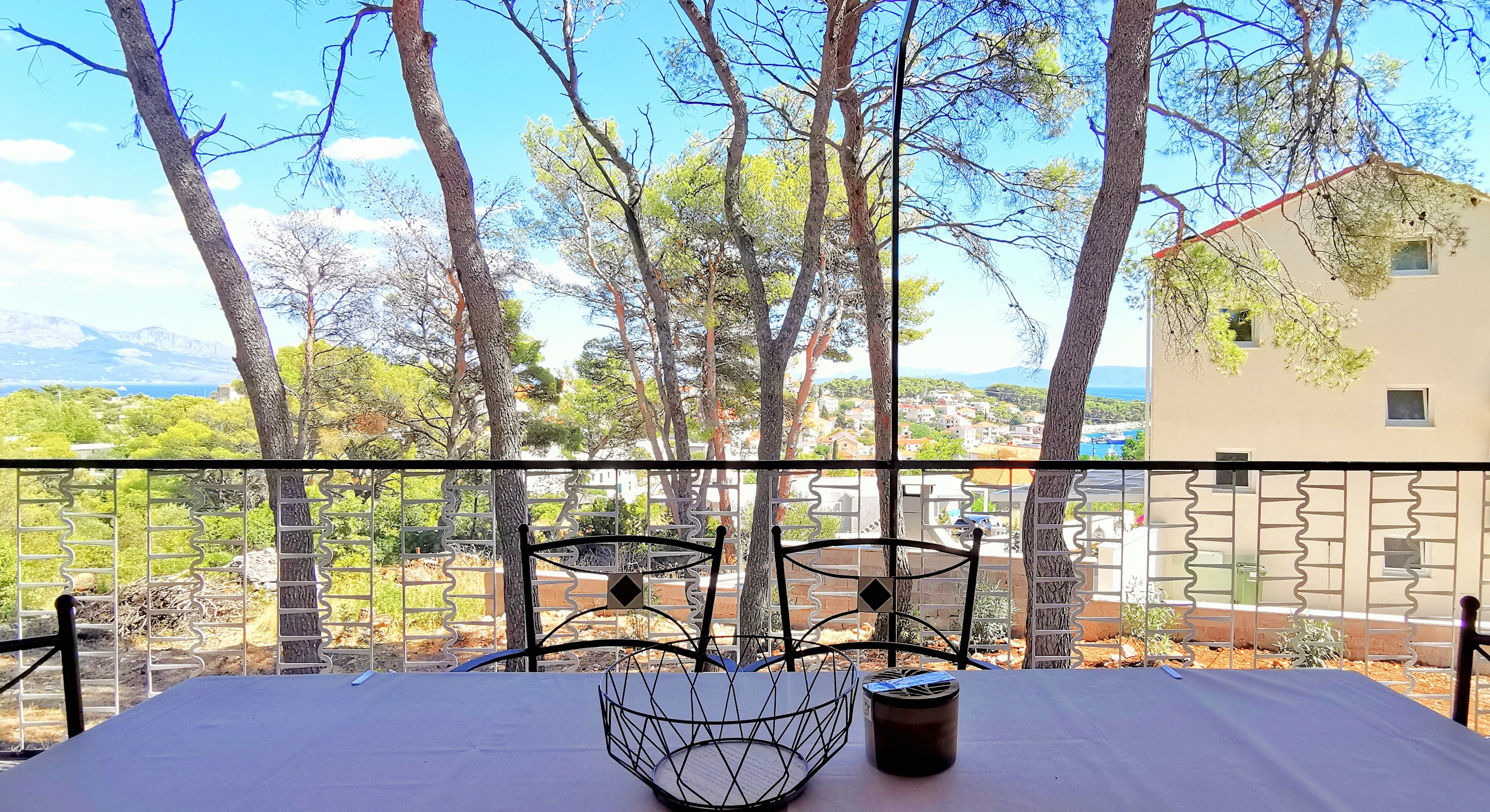 Two bedroom house with terrace and sea view Sumartin, Brač  K