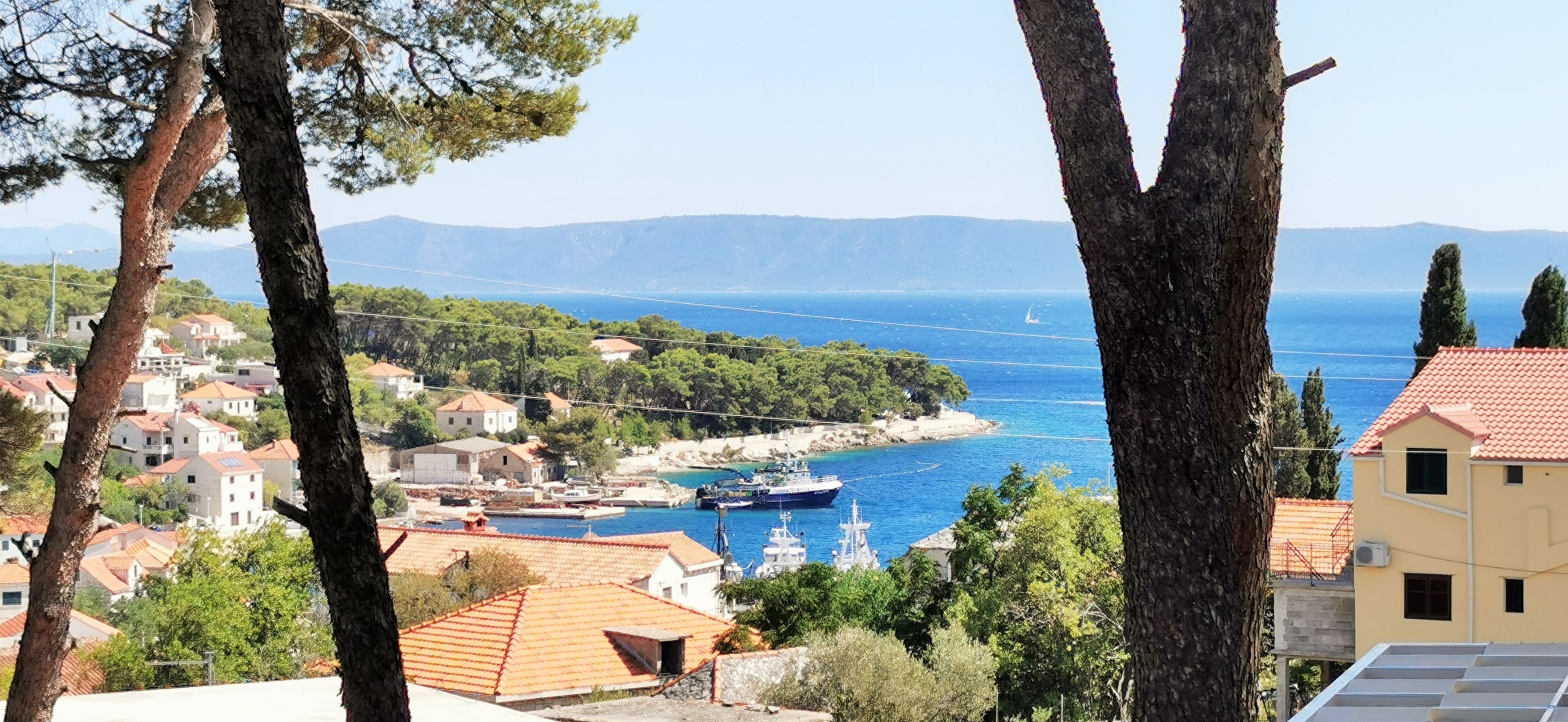 Two bedroom house with terrace and sea view Sumartin, Brač  K