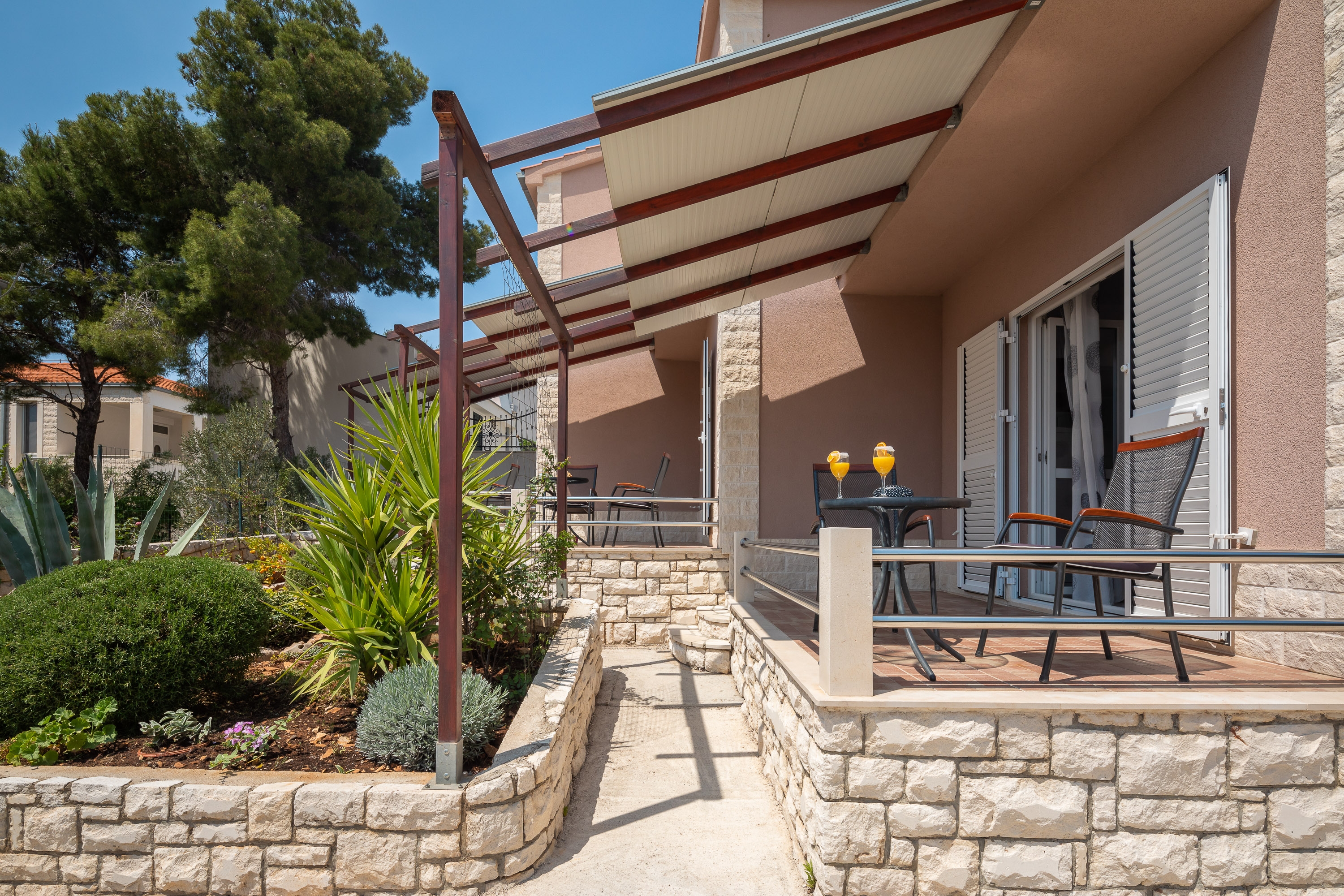 One bedroom apartment with terrace and sea view Cove Osibova, Brač  A-a