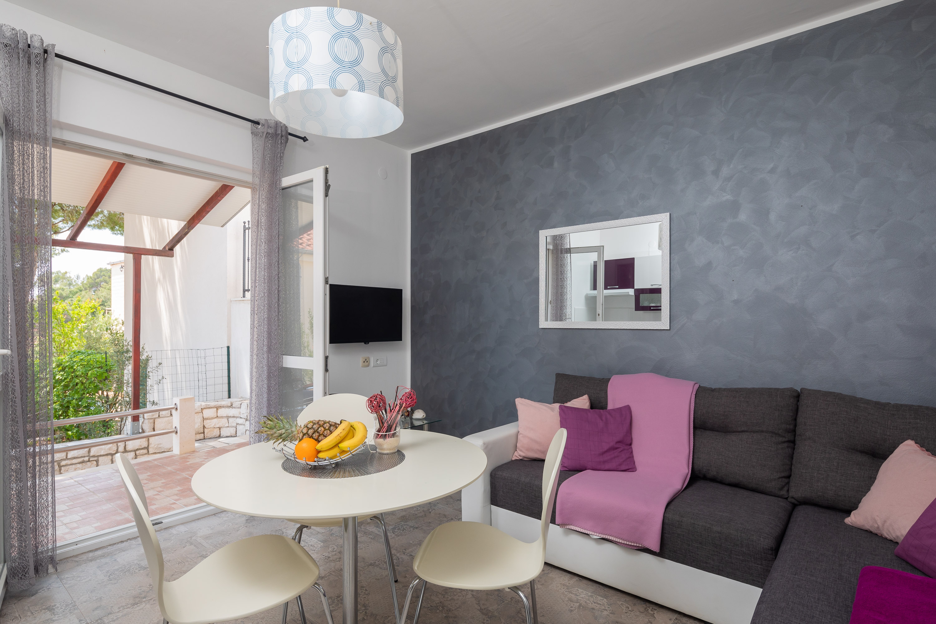 One bedroom apartment with terrace and sea view Cove Osibova, Brač (A-12062-c) One bedroom apartment with terrace and sea view Cove Osibova, Brač (A-12062-c)