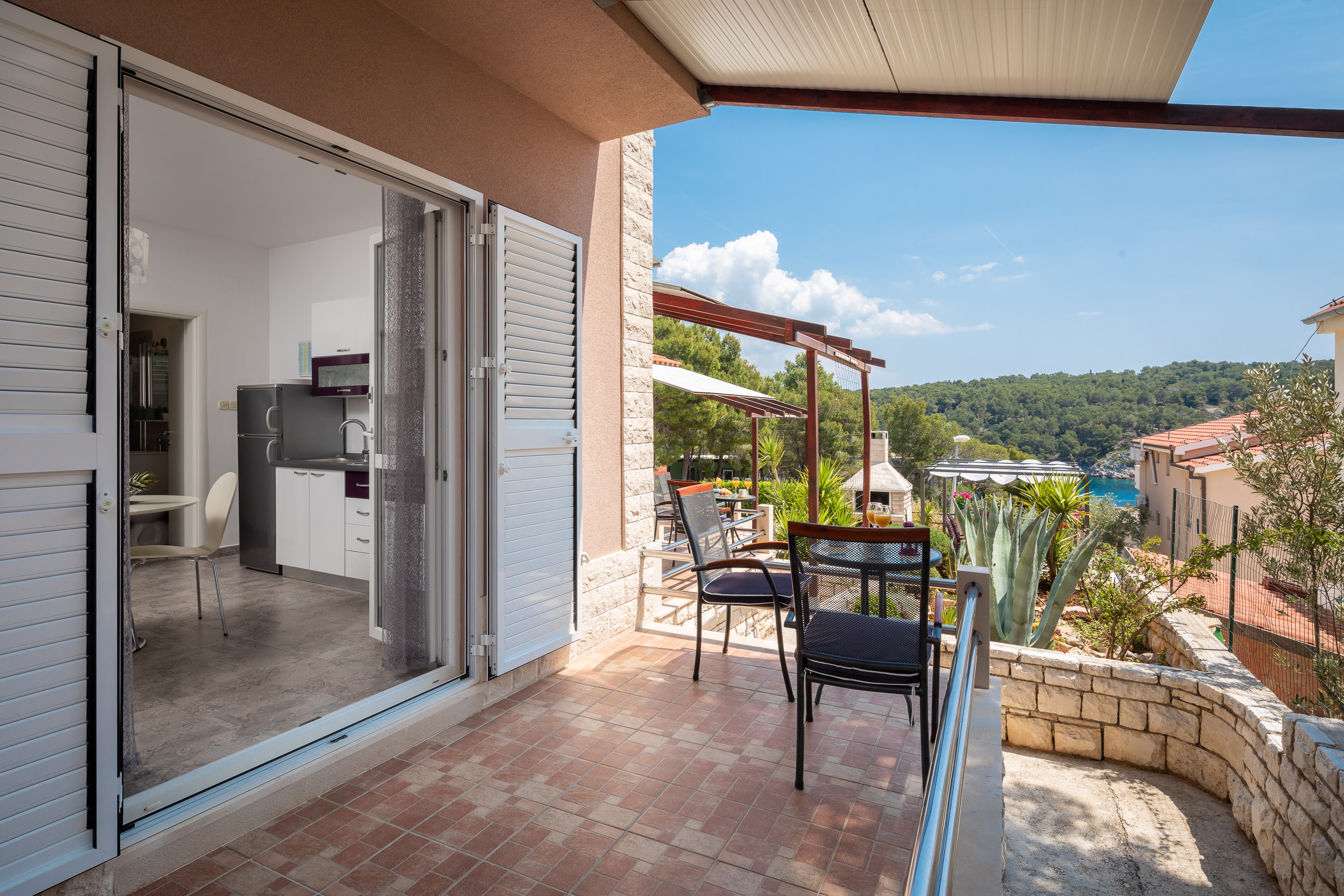 One bedroom apartment with terrace and sea view Cove Osibova, Brač  A-c