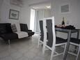 Makarska, Sala de estar in the apartment, air condition available, (pet friendly) y WiFi.