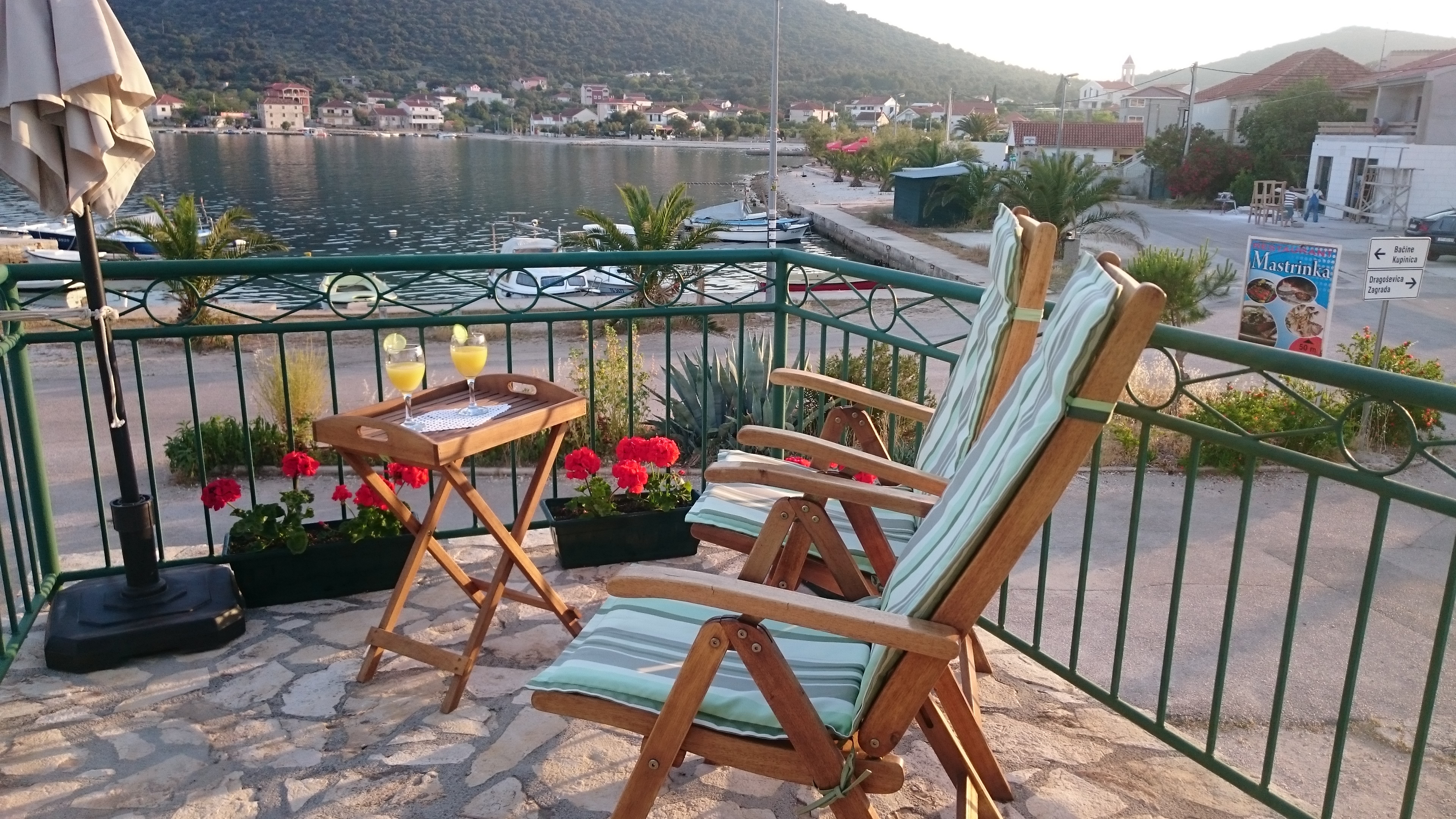 Two bedroom house near beach Vinišće, Trogir  K