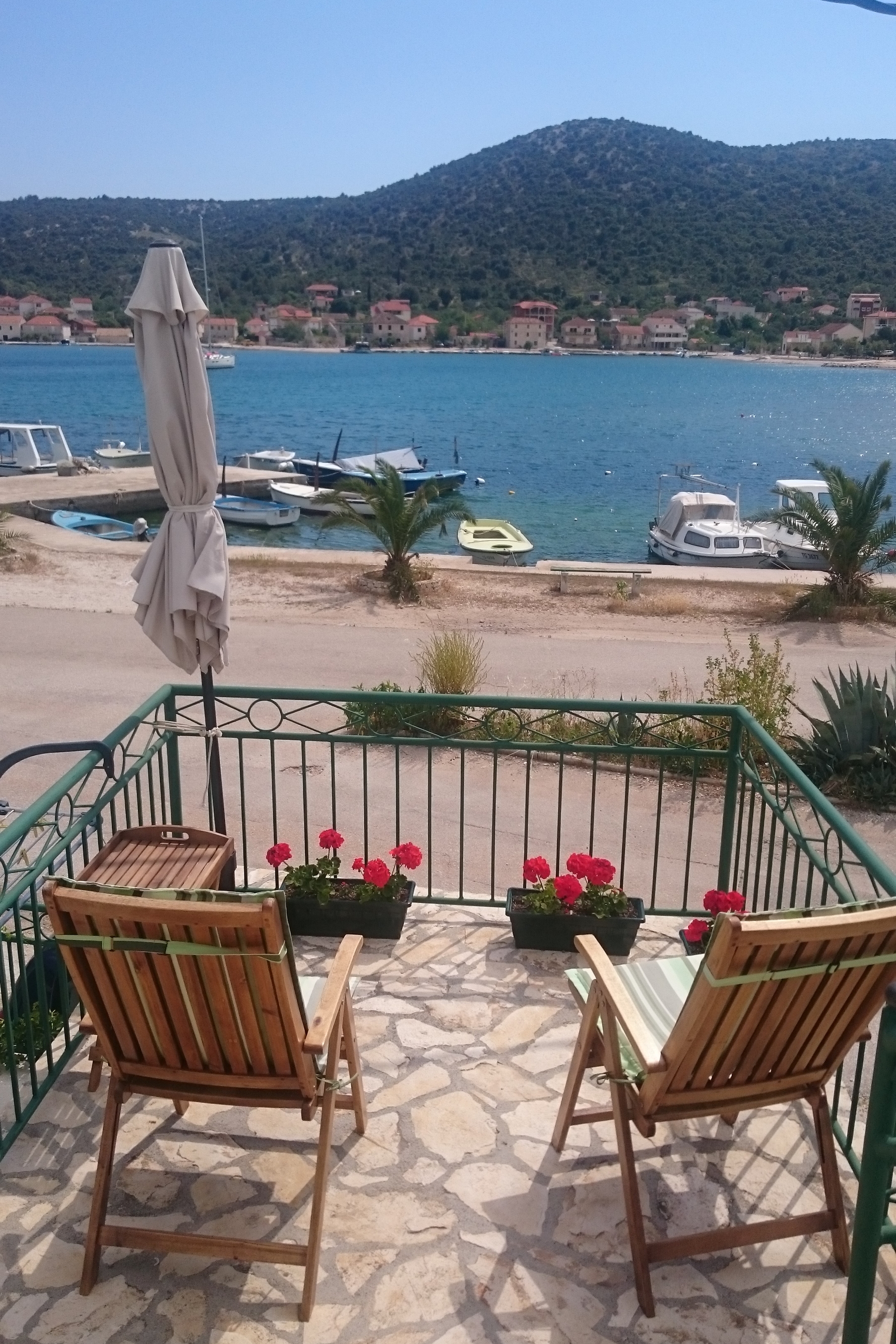 Two bedroom house near beach Vinišće, Trogir  K