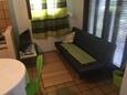 Obývací pokoj Tribunj, Obývací pokoj v ubytování typu studio-apartment, s klimatizací a WiFi.