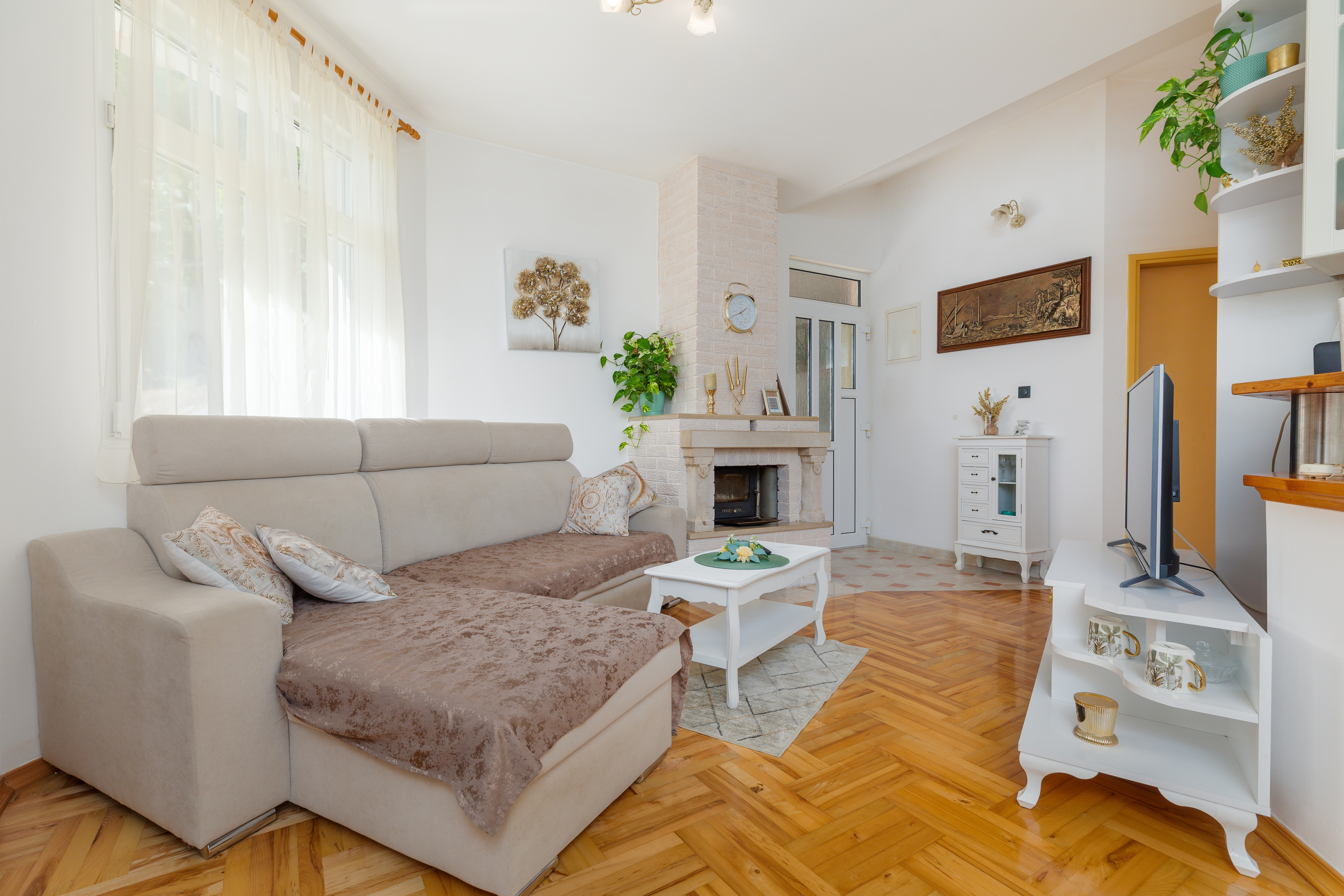 Two bedroom apartment with terrace and sea view Zavode, Omiš (A-12075-a)