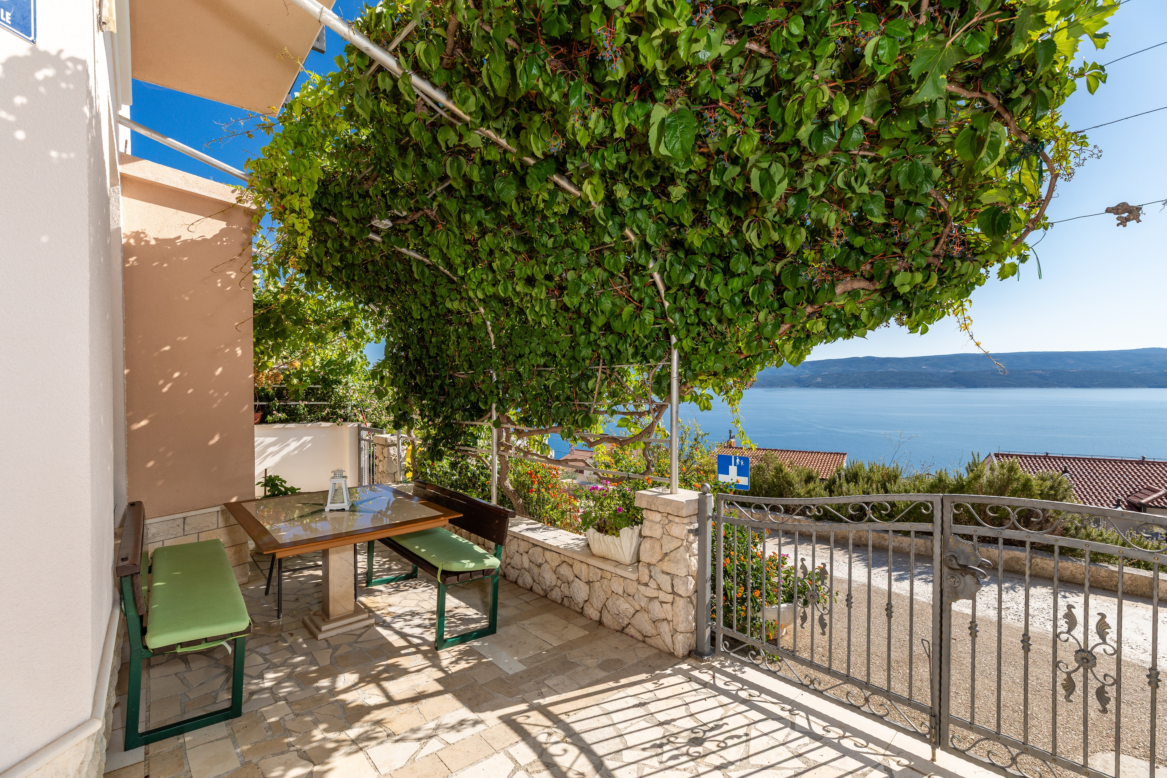 Two bedroom apartment with terrace and sea view Zavode, Omiš  A-a