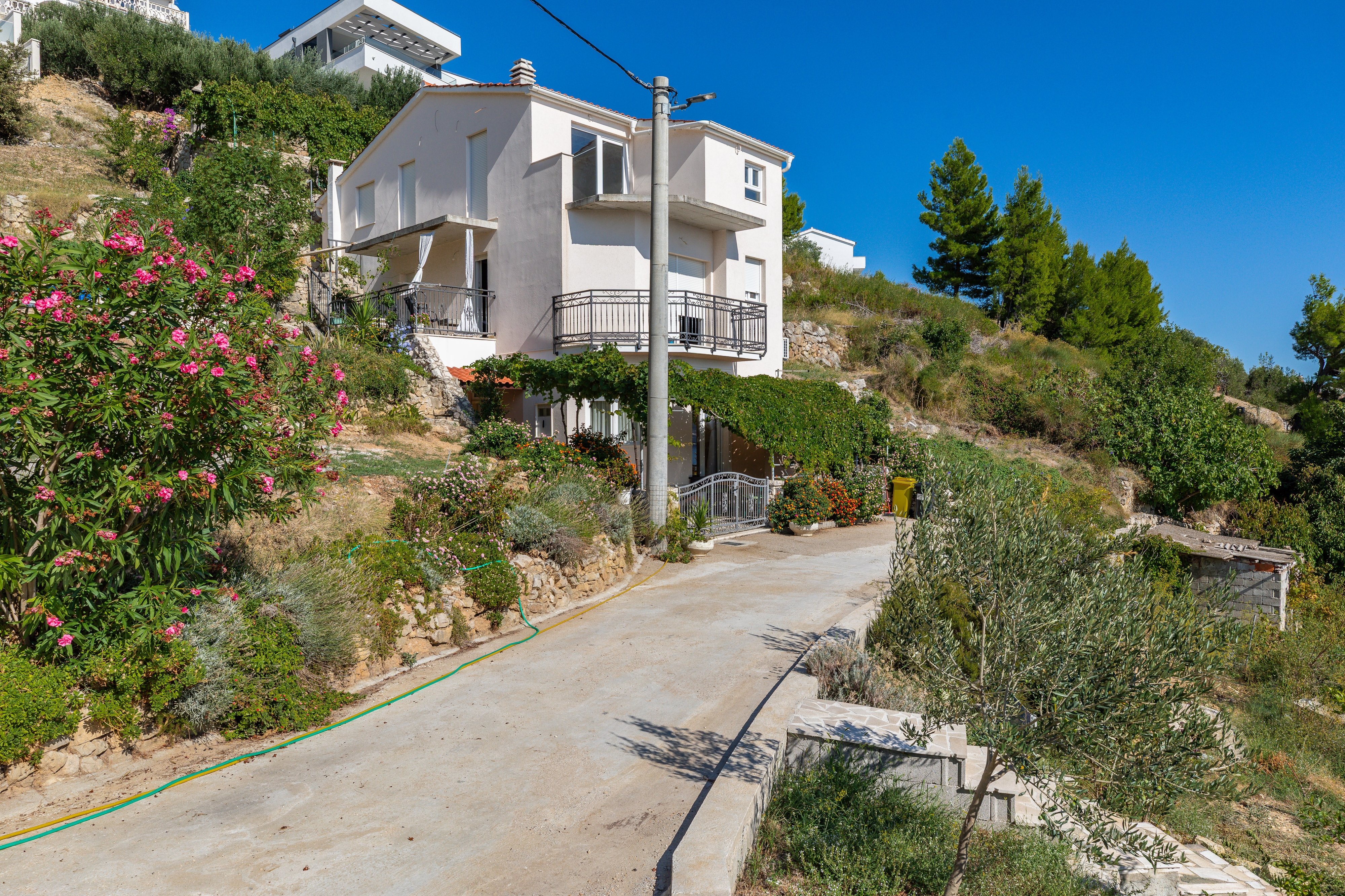Two bedroom apartment with terrace and sea view Zavode, Omiš (A-12075-a)