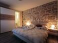 Ložnice 1 Prhati, Ložnice 1 v ubytování typu house, s klimatizací, domácí mazlíčci povoleni a WiFi.