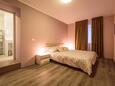 Ložnice 5 Prhati, Ložnice 5 v ubytování typu house, s klimatizací, domácí mazlíčci povoleni a WiFi.