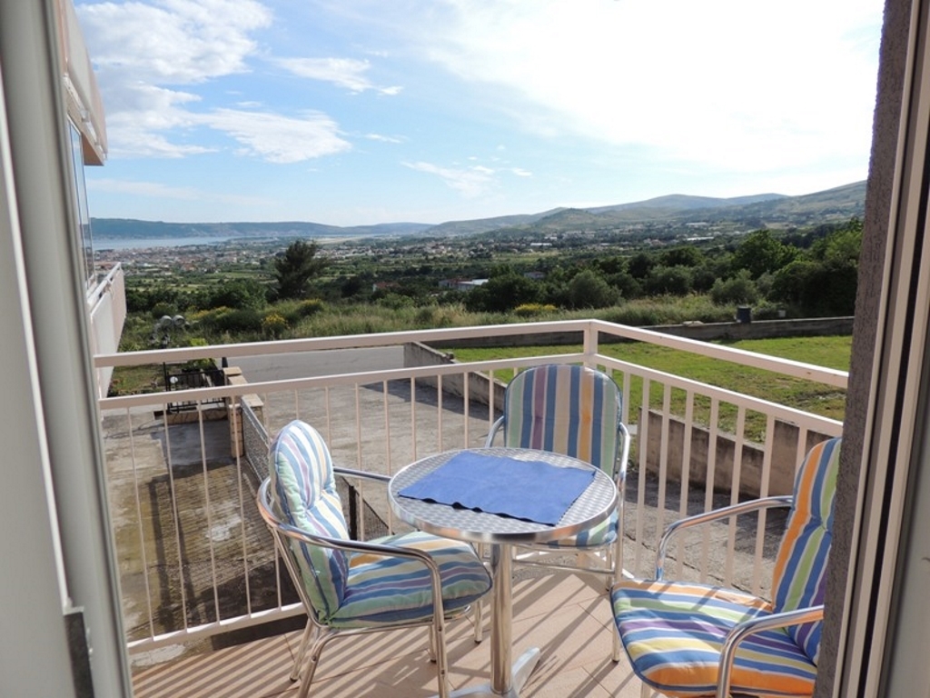 One bedroom apartment with balcony and sea view Kaštel Stari, Kaštela  A-a