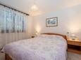 Ložnice 1 Rabac, Ložnice 1 v ubytování typu apartment, domácí mazlíčci povoleni a WiFi.