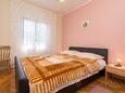 Спальня 2 Arbanija, Спальня 2 в размещении типа apartment, WiFi.
