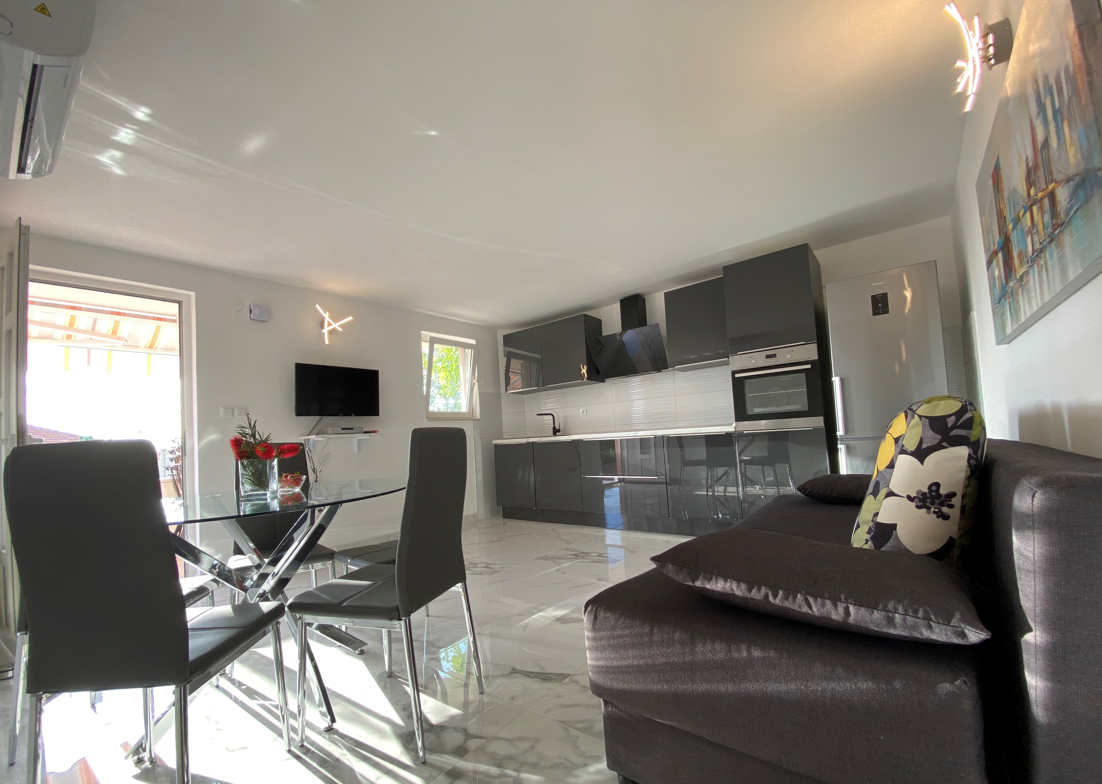 Two bedroom apartment with terrace and sea view Okrug Gornji, Čiovo  A-a