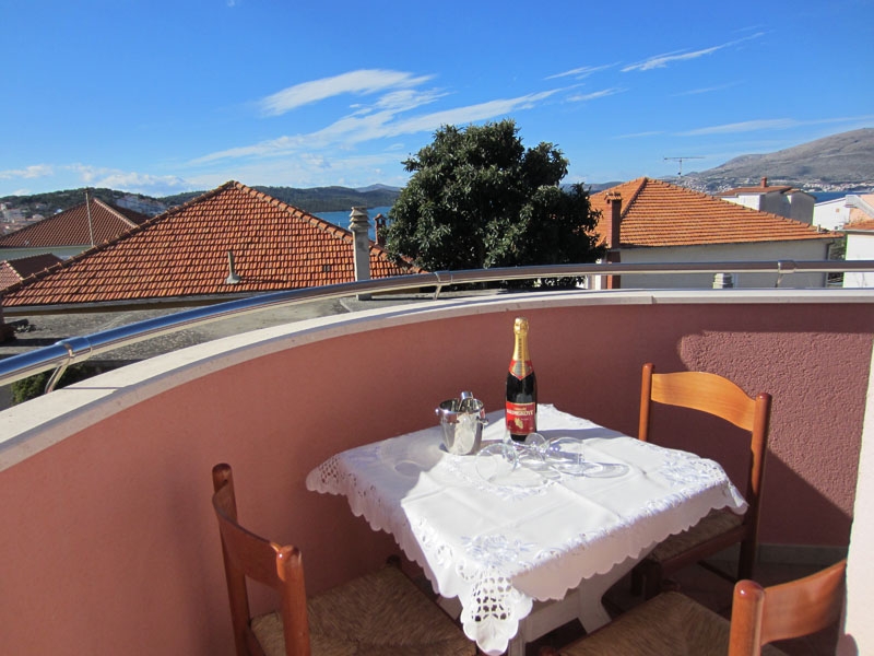 Two bedroom apartment with balcony and sea view Okrug Gornji, Čiovo  A-d