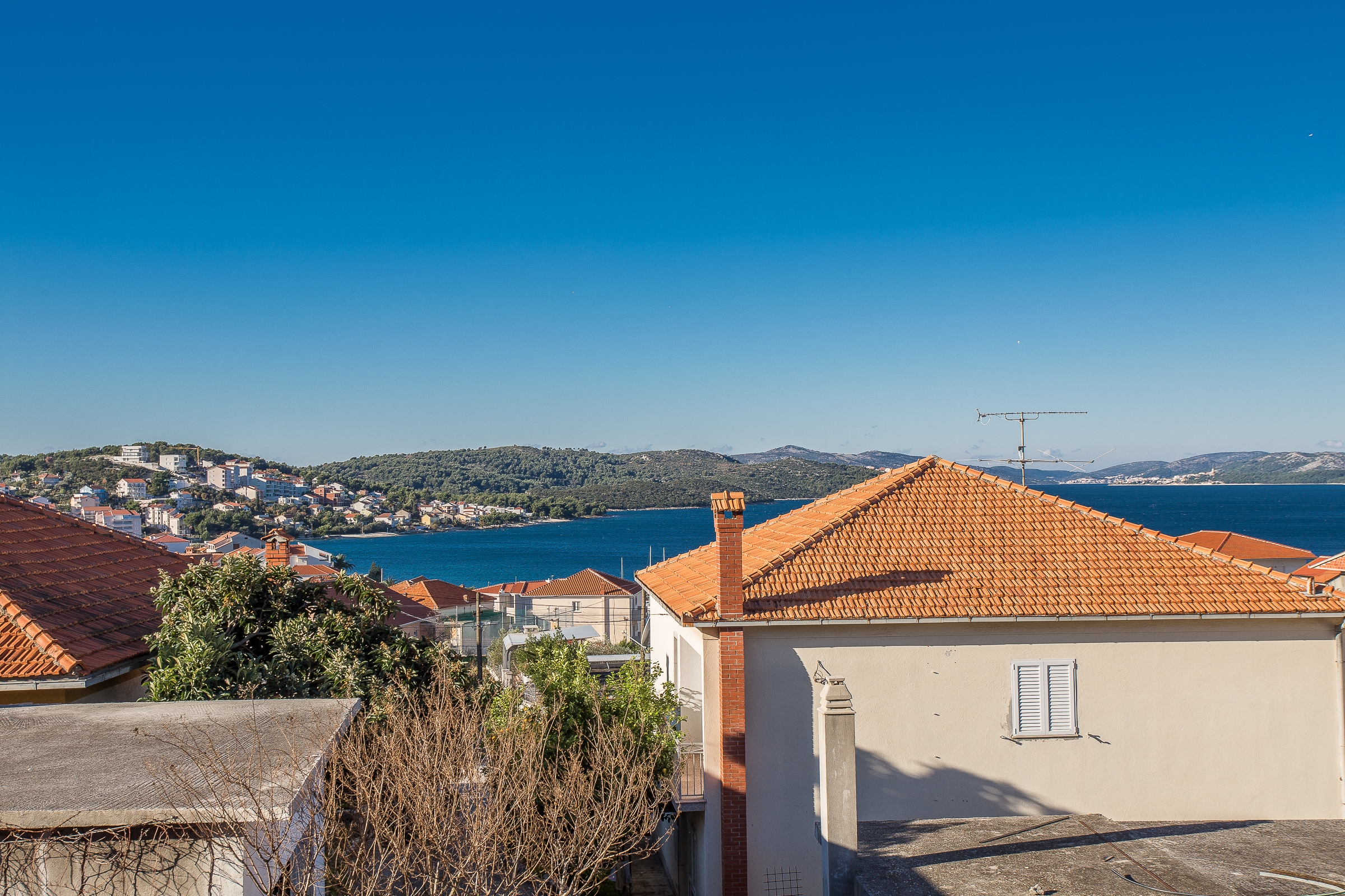 Two bedroom apartment with balcony and sea view Okrug Gornji, Čiovo  A-d