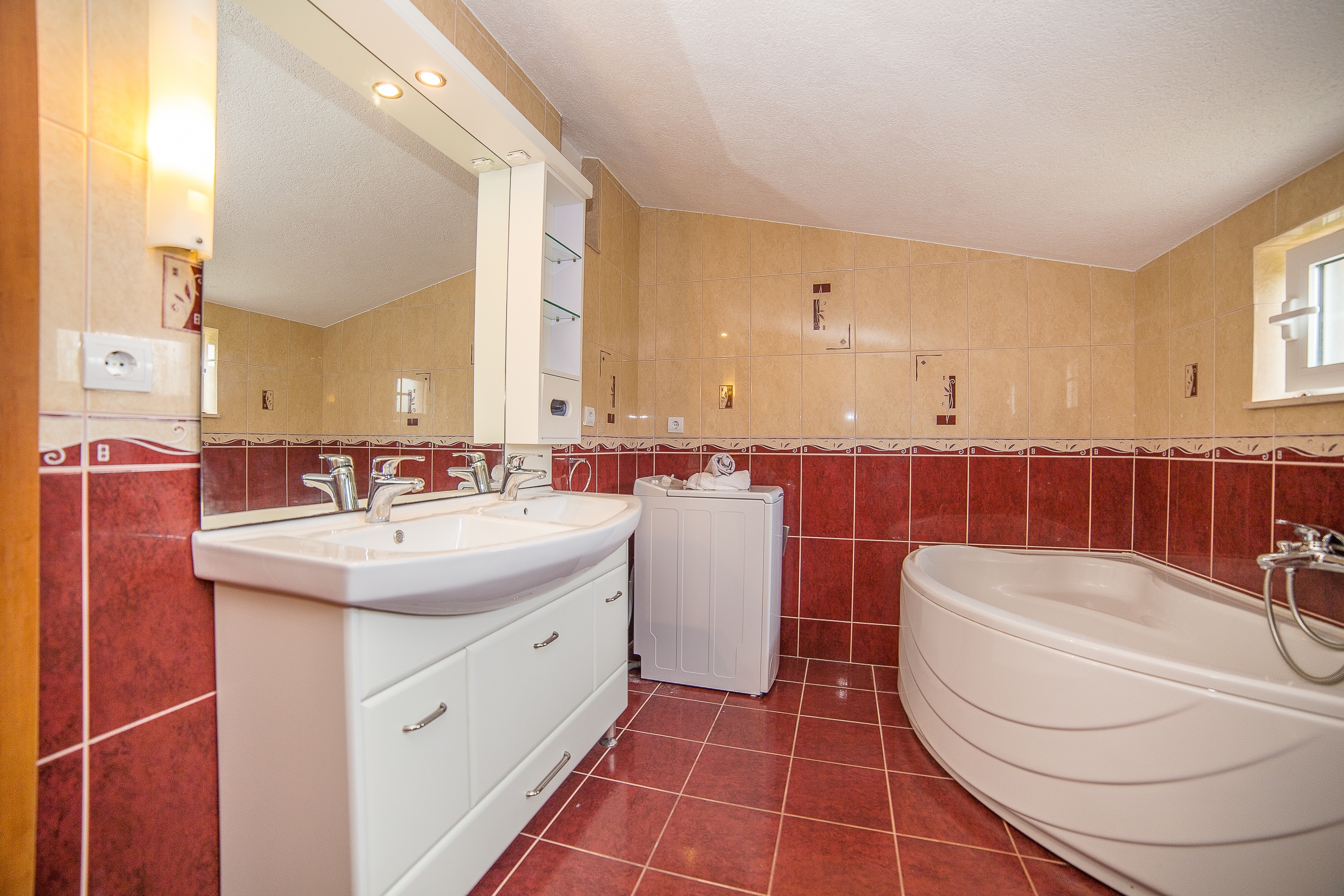 Three bedroom apartment with balcony and sea view Okrug Gornji, Čiovo  A-e