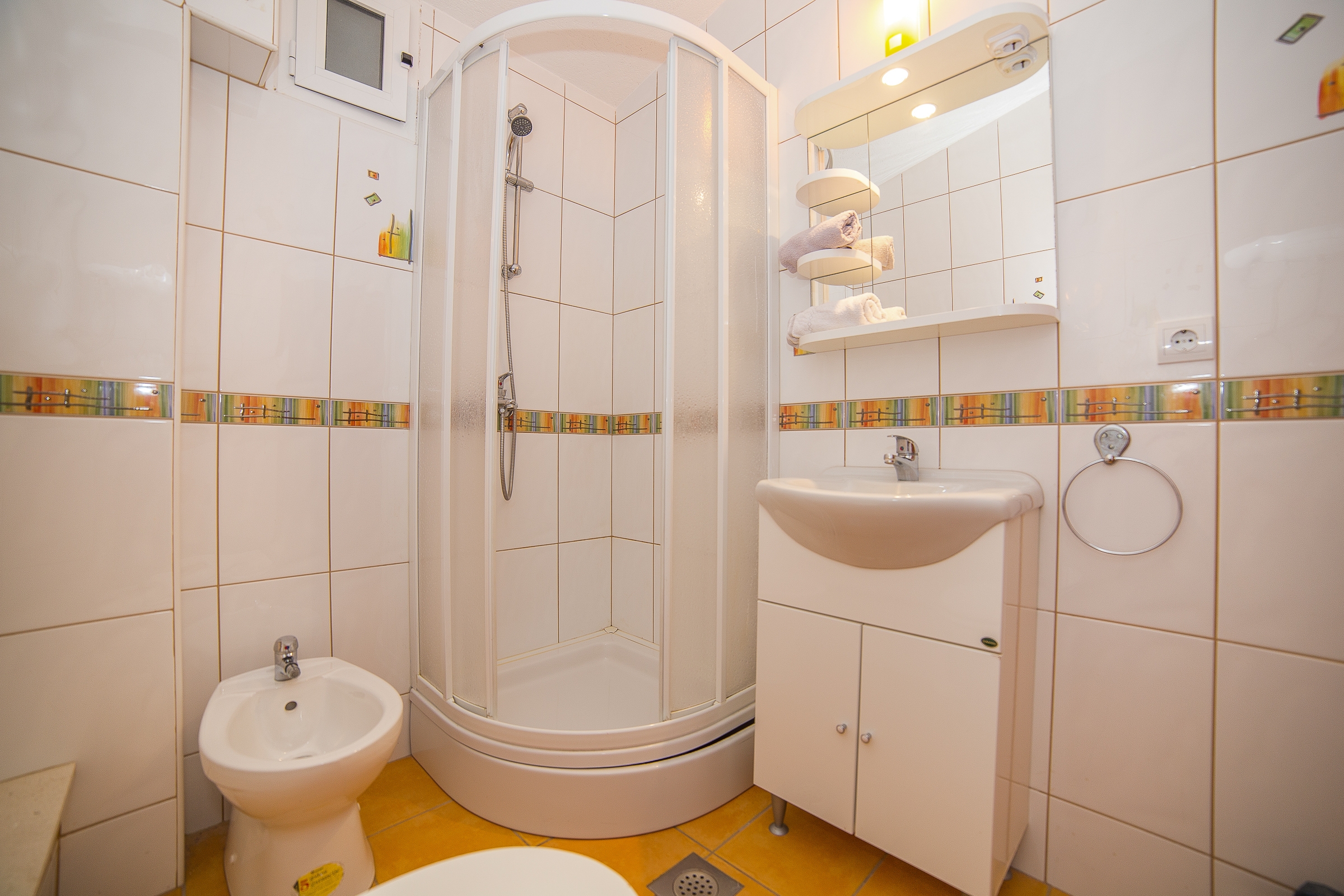 Three bedroom apartment with balcony and sea view Okrug Gornji, Čiovo  A-e