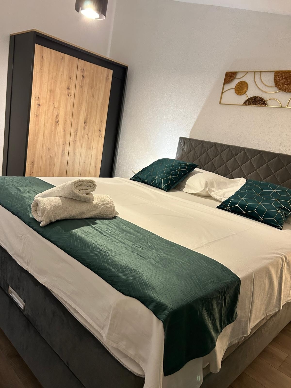 Three bedroom apartment with balcony and sea view Okrug Gornji, Čiovo  A-e