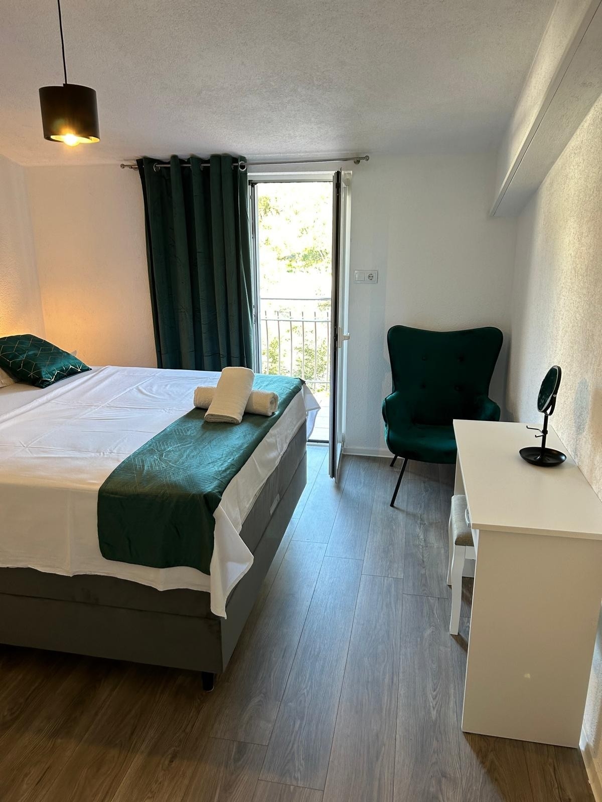 Three bedroom apartment with balcony and sea view Okrug Gornji, Čiovo  A-e
