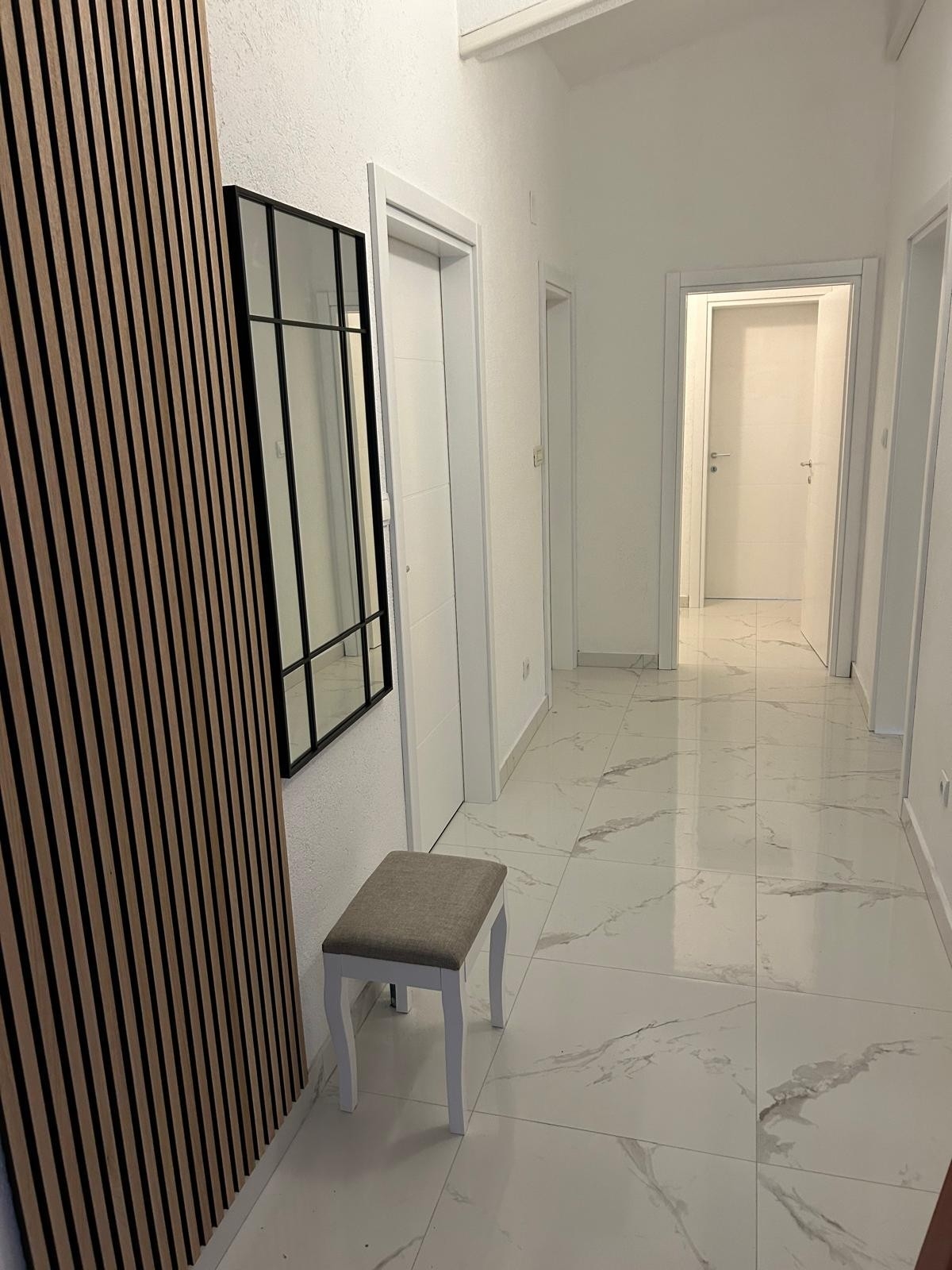 Three bedroom apartment with balcony and sea view Okrug Gornji, Čiovo  A-e