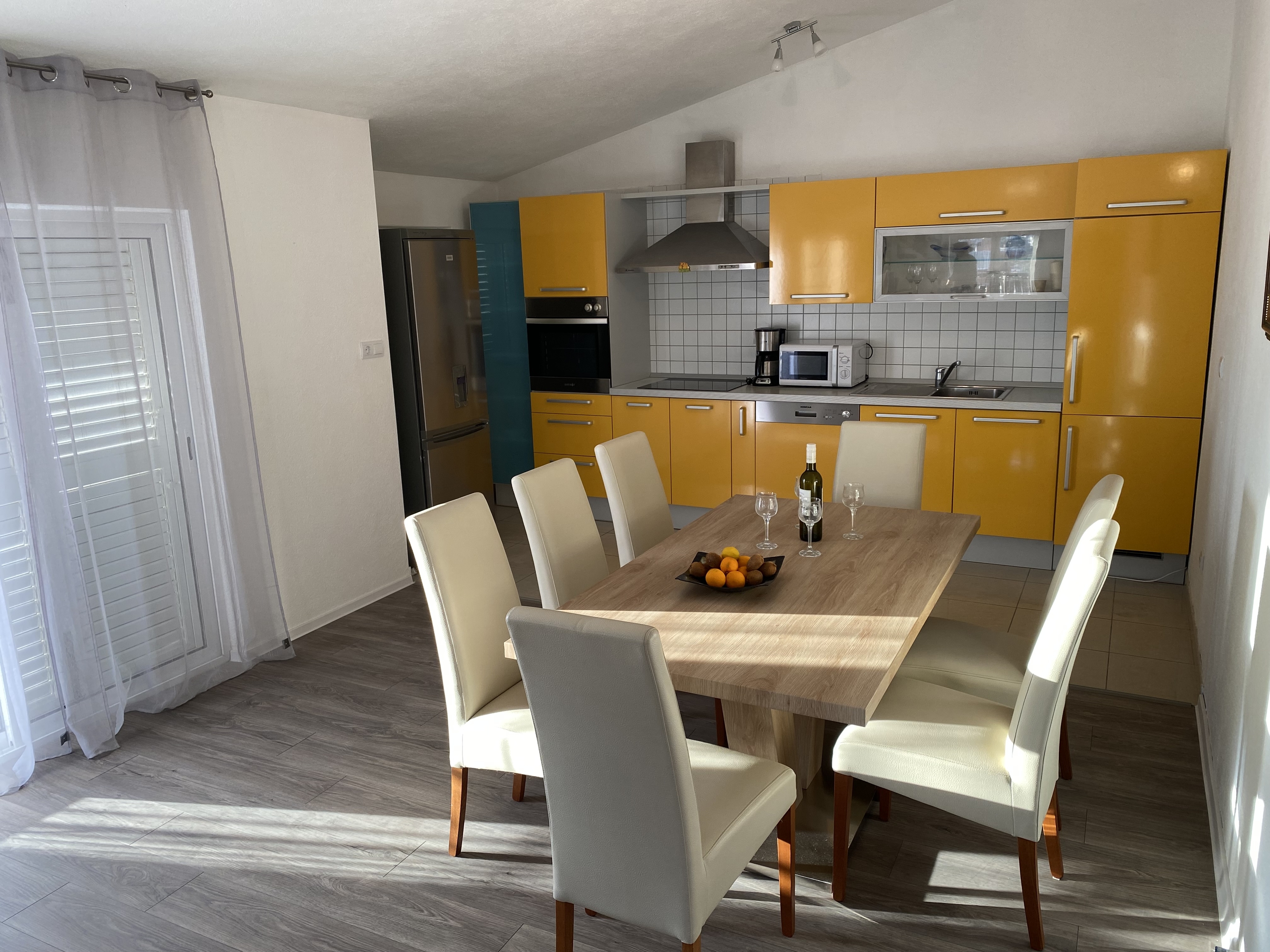 Three bedroom apartment with balcony and sea view Okrug Gornji, Čiovo  A-e