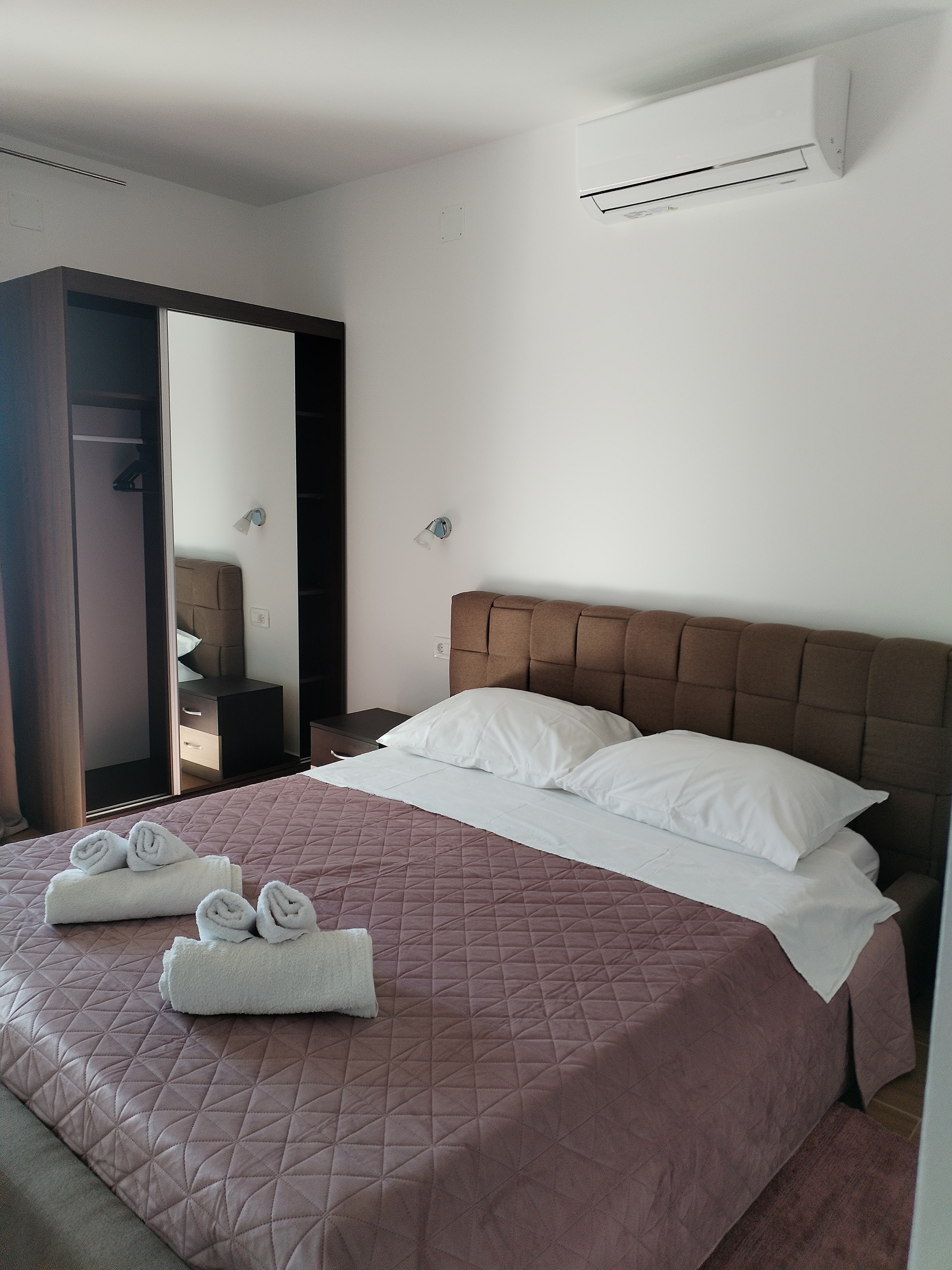 Room near beach Cove Bristova, Hvar (S-12140-i)