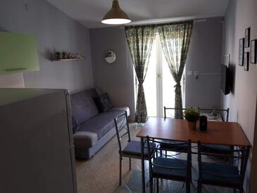 Tribunj, Jídelna v ubytování typu apartment, WiFi.