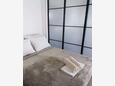 Спальня 1 Tribunj, Спальня 1 в размещении типа apartment, WiFi.