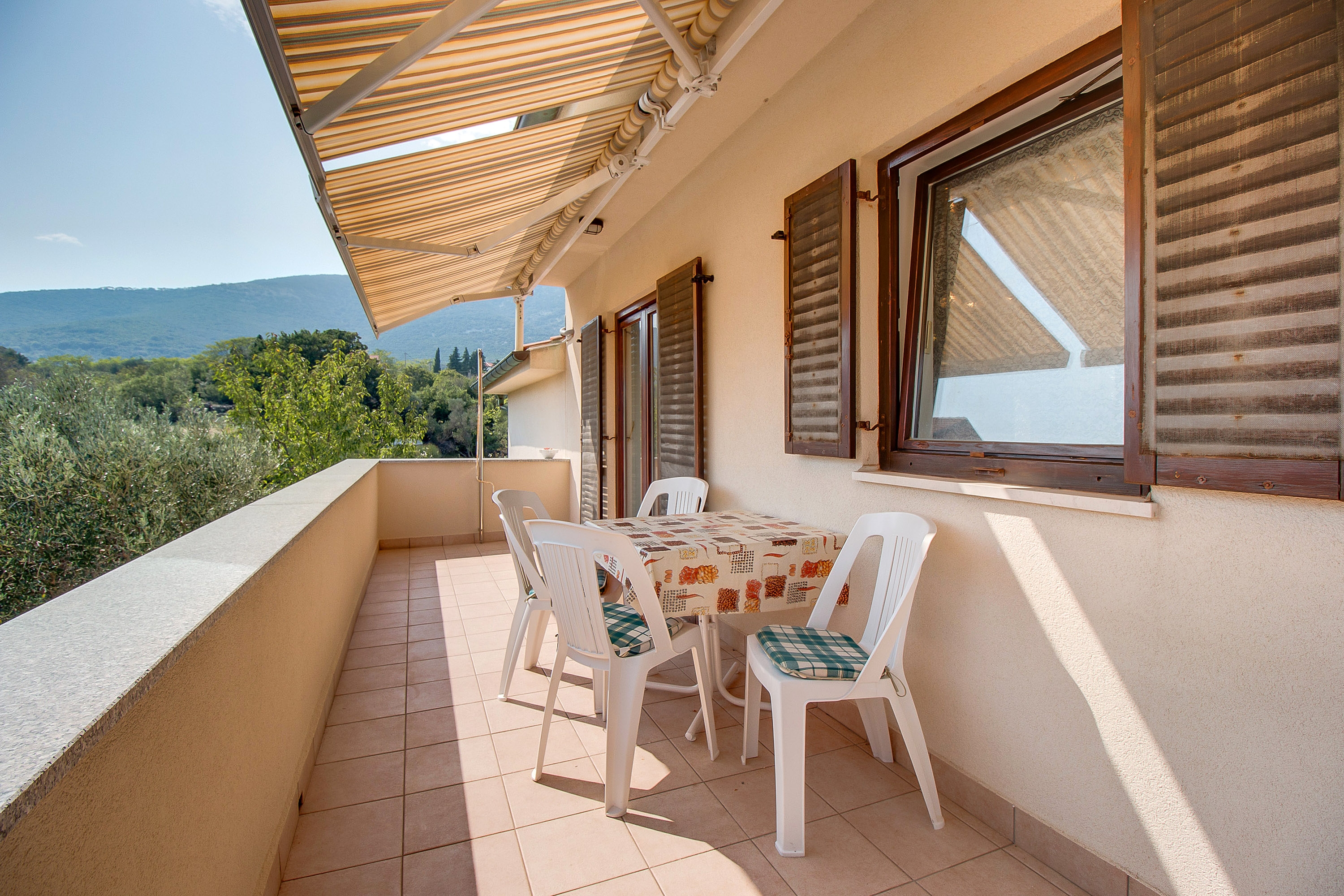 Three bedroom apartment with terrace Nerezine, Lošinj  A-a