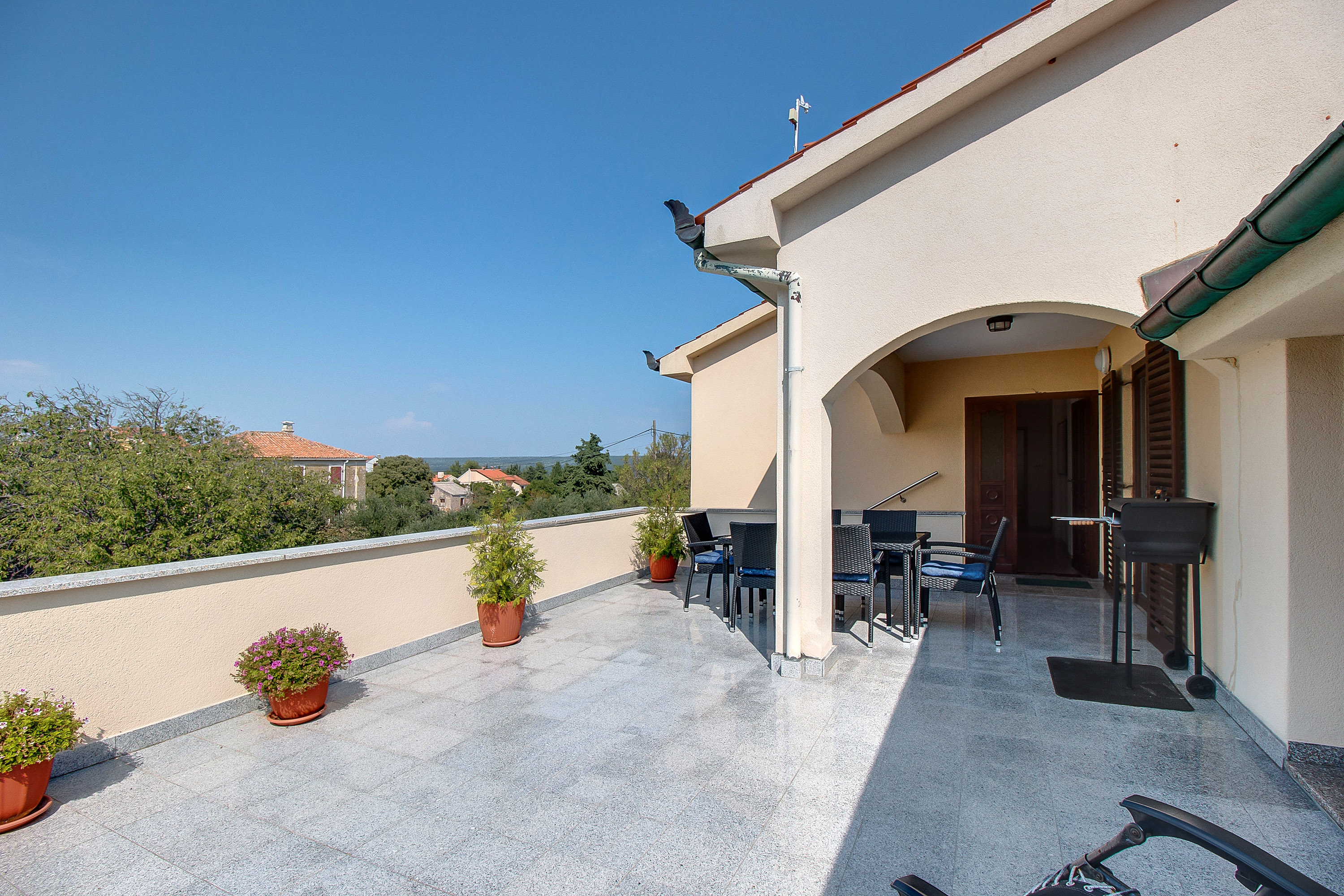 Three bedroom apartment with terrace Nerezine, Lošinj  A-a