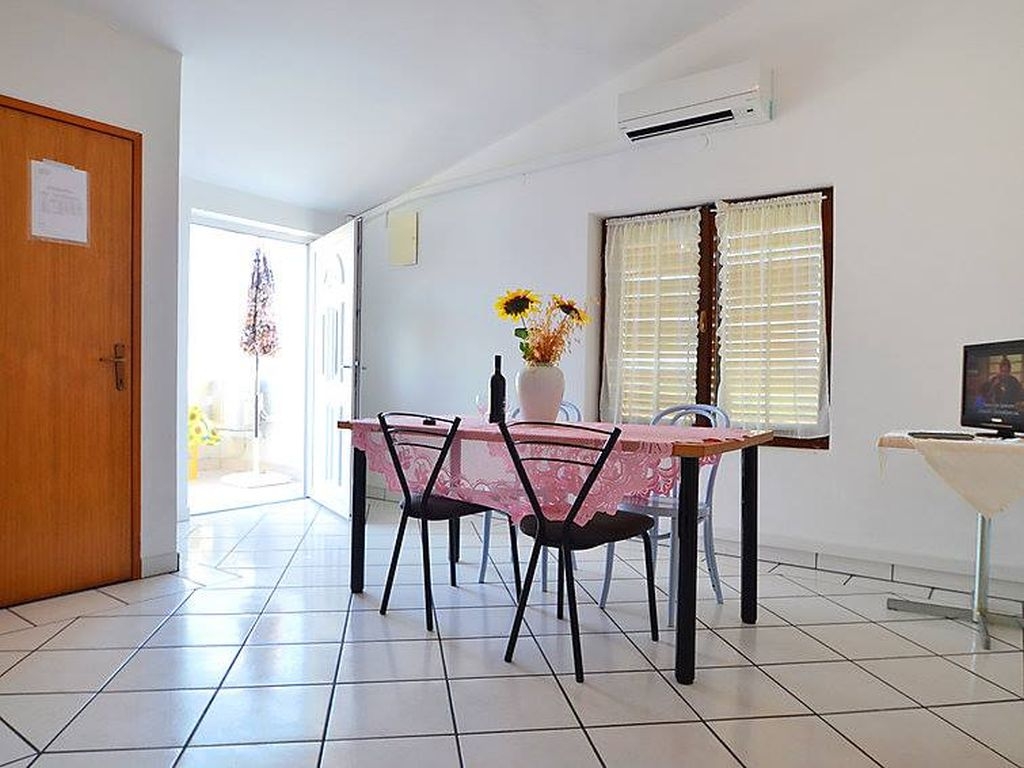 Dvosobni apartman s klimom Povljana, Pag  A-e
