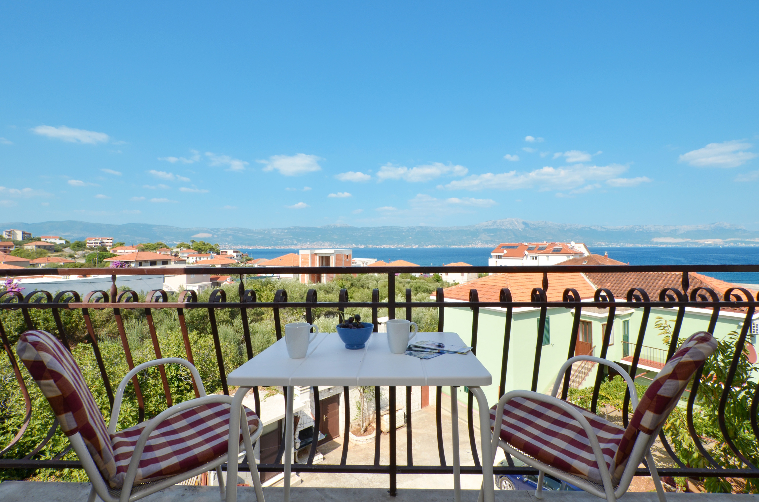 Three bedroom apartment with balcony and sea view Slatine, Čiovo  A-a