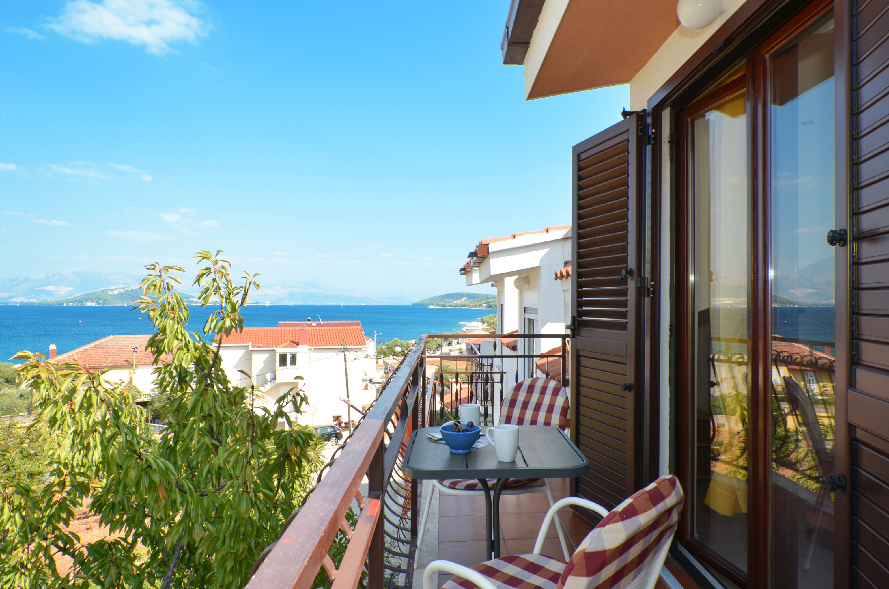 Three bedroom apartment with balcony and sea view Slatine, Čiovo  A-a