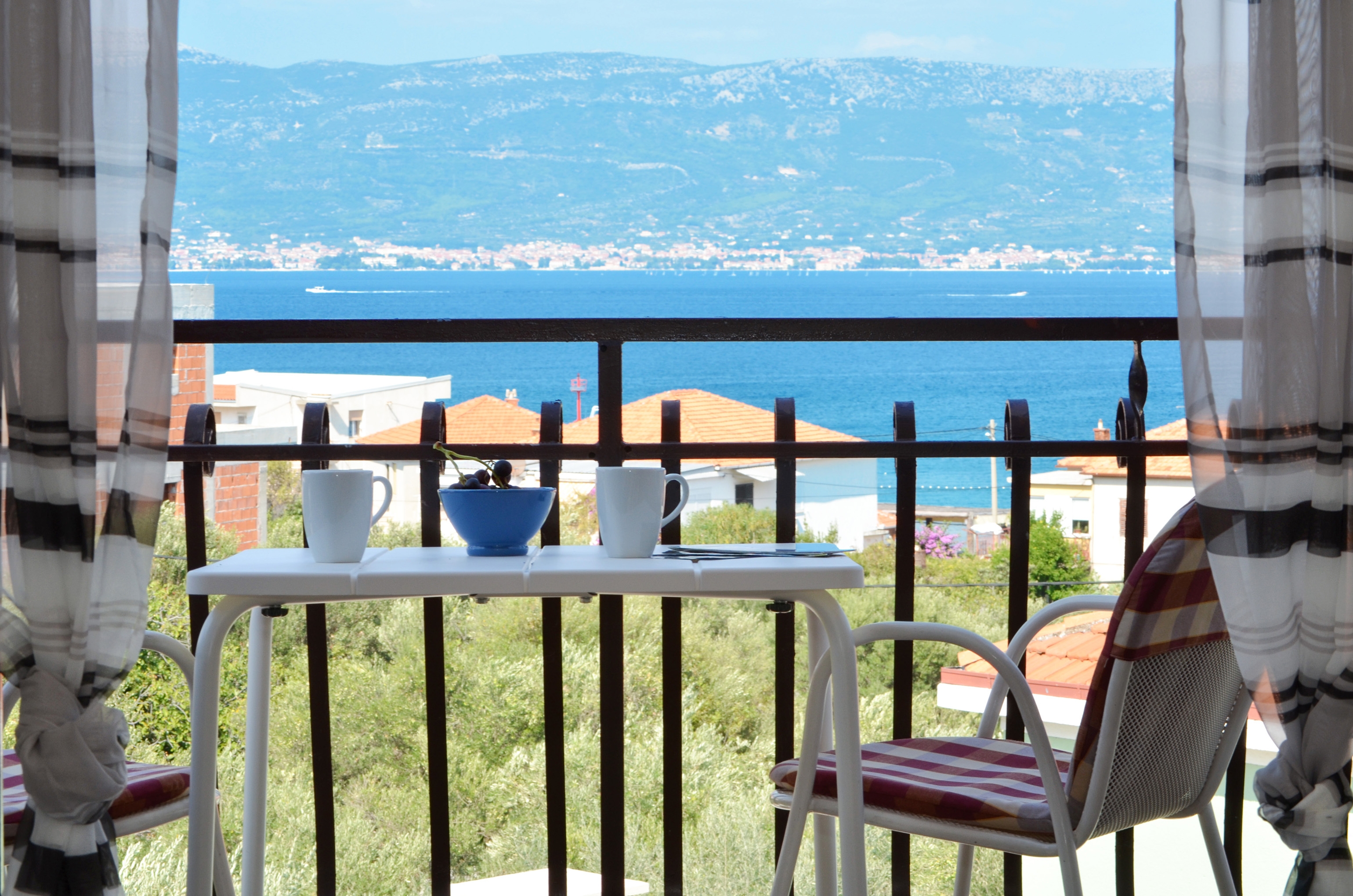 Three bedroom apartment with balcony and sea view Slatine, Čiovo  A-a