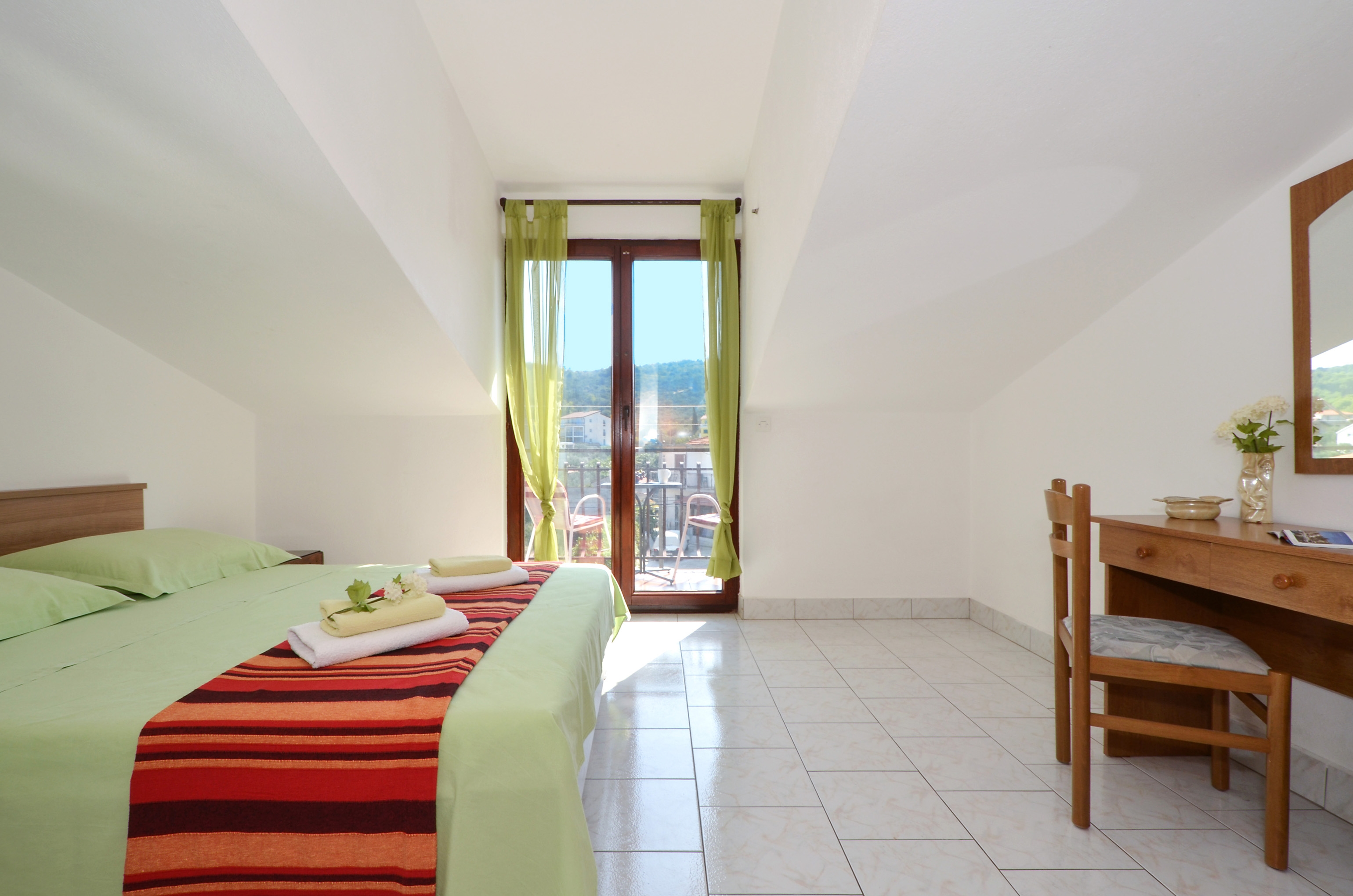 Three bedroom apartment with balcony and sea view Slatine, Čiovo  A-a