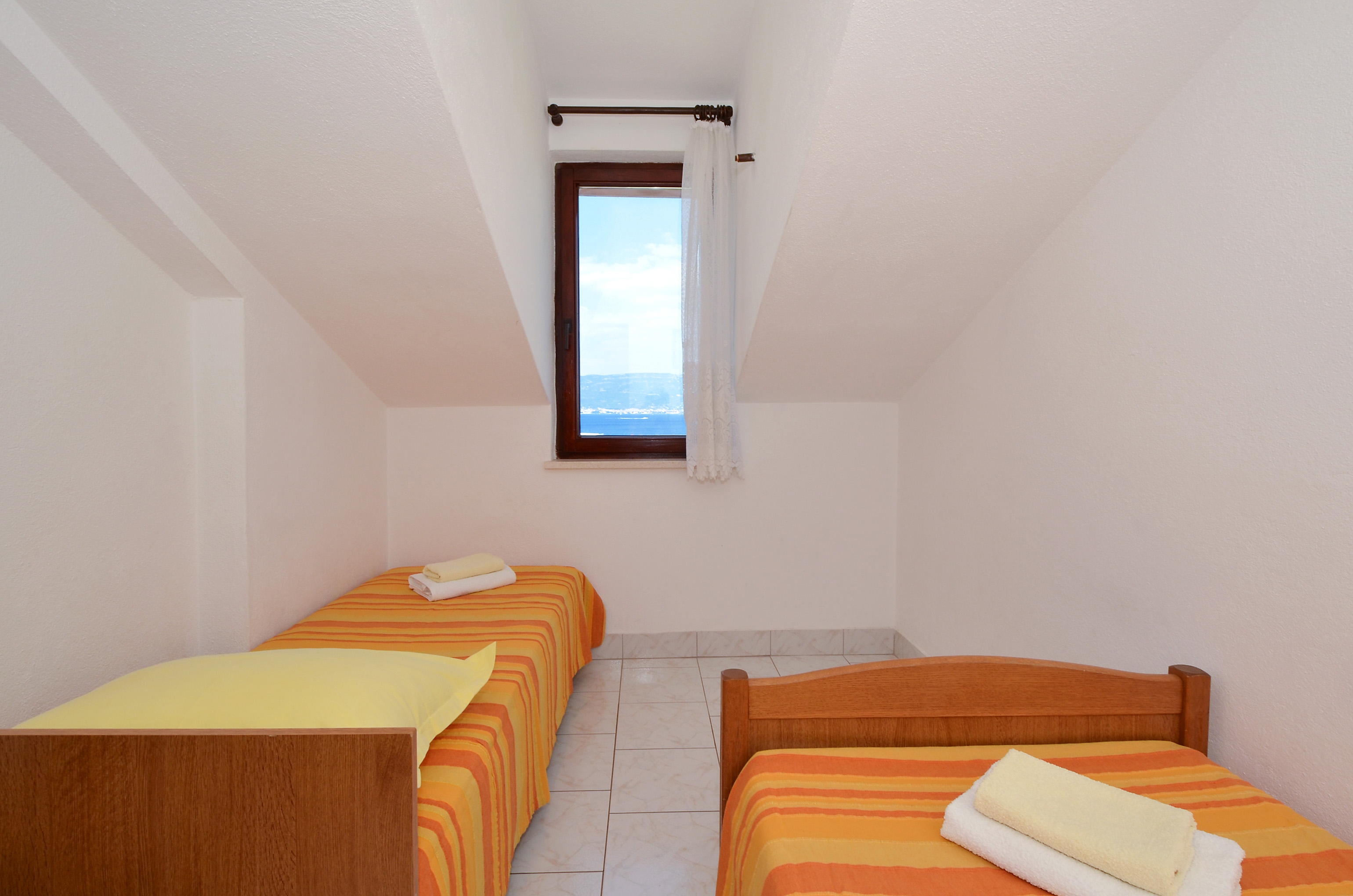 Three bedroom apartment with balcony and sea view Slatine, Čiovo  A-a