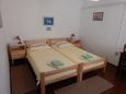 Slaapkamer 1 Osor, Slaapkamer 1 in the house, air condition available, (pet friendly) en WiFi.