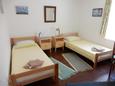 Slaapkamer 2 Osor, Slaapkamer 2 in the house, air condition available, (pet friendly) en WiFi.