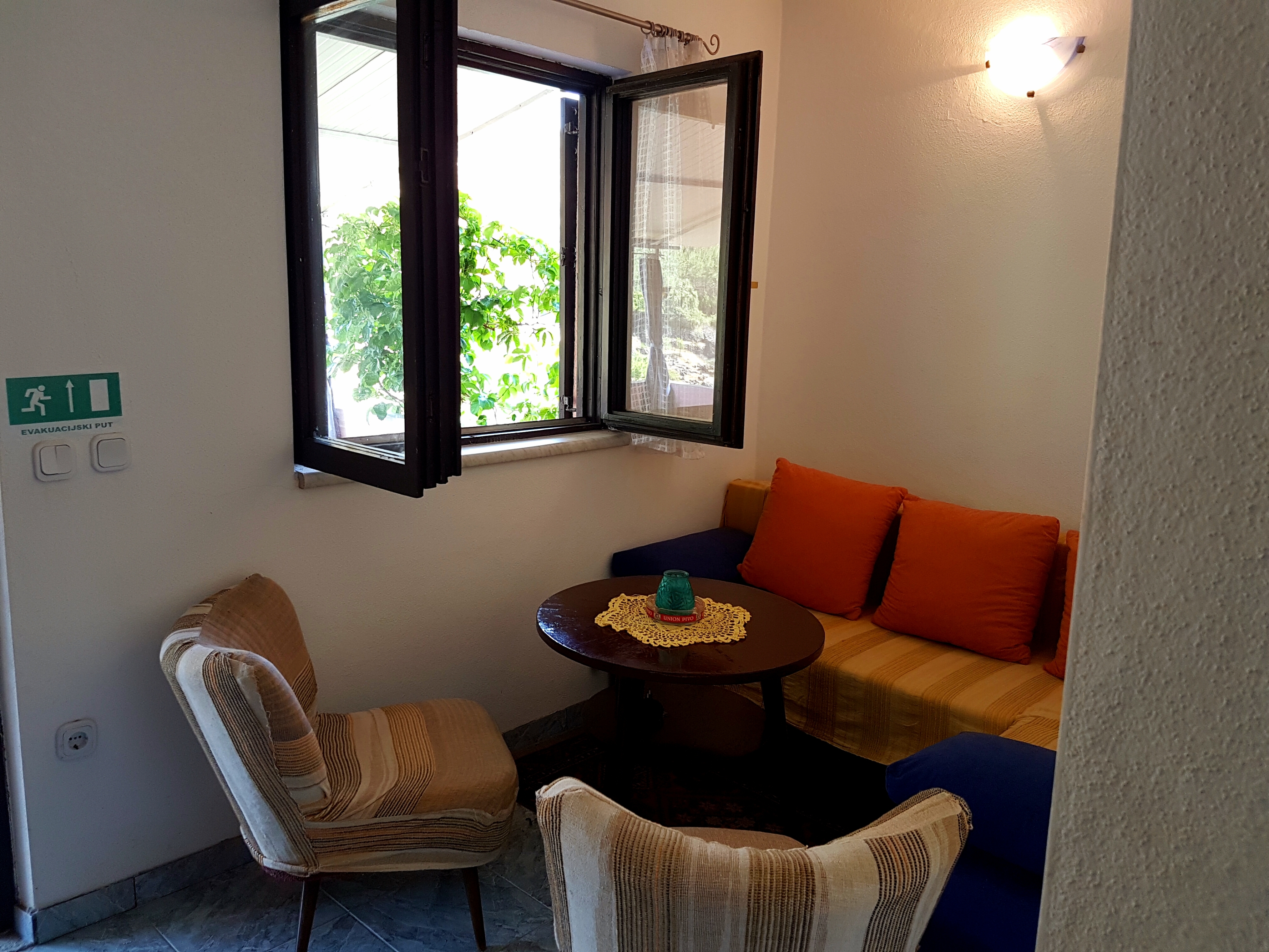 One bedroom apartment with terrace and sea view Cove Prapratna - Prapatna, Hvar (A-12207-b)