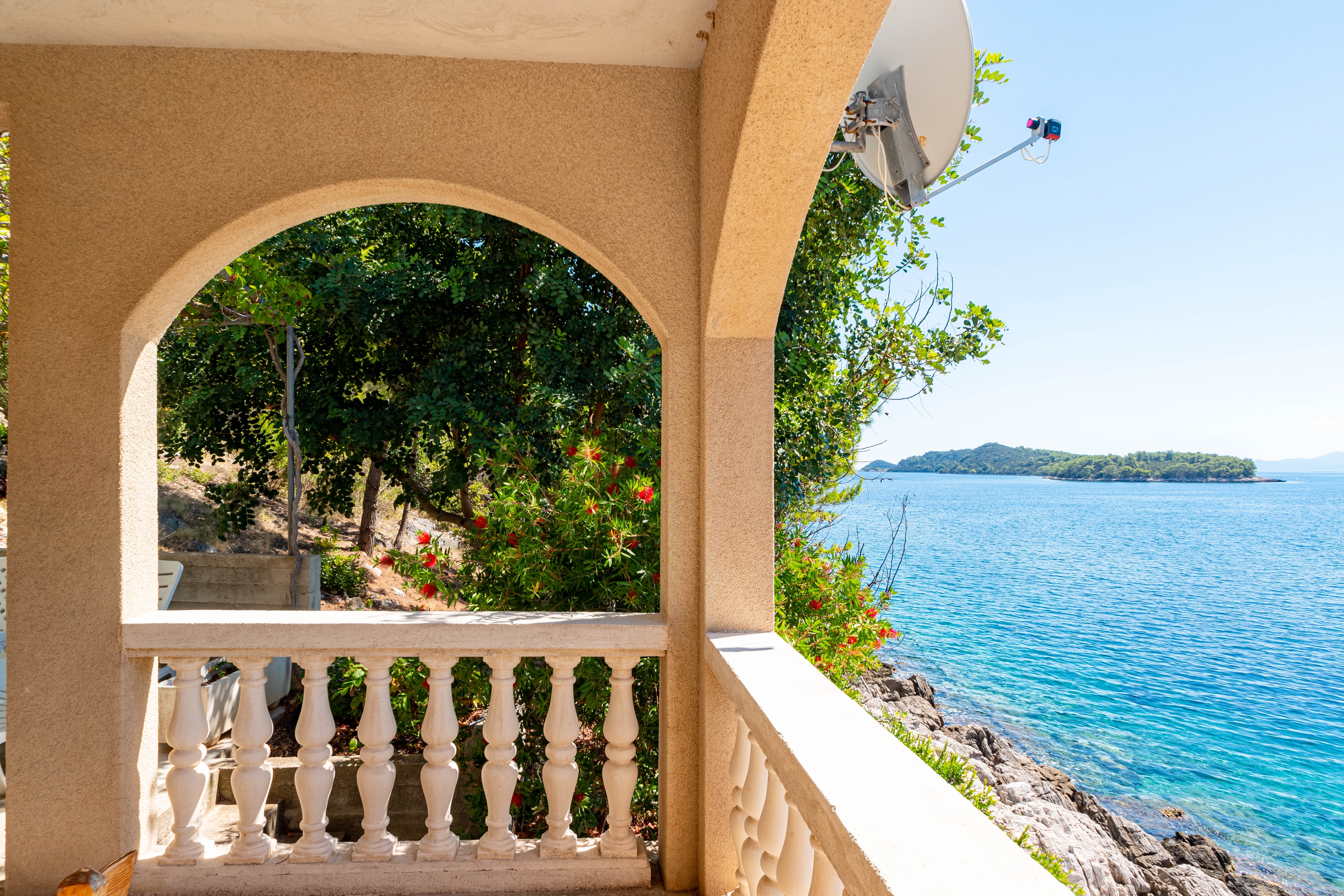 Two bedroom apartment near beach Cove Zaglav, Korčula  A-a