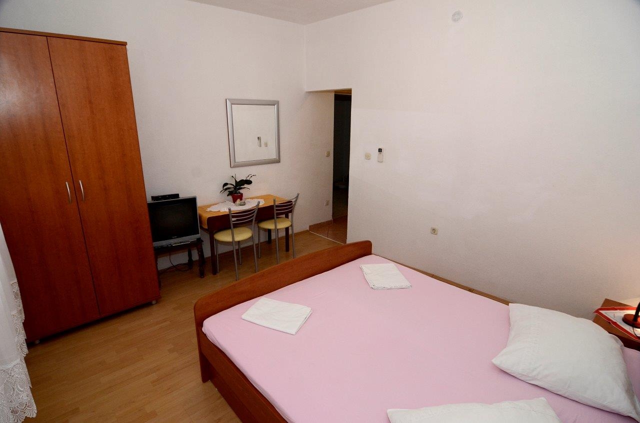 Studio flat with air-conditioning Makarska (AS-12211-b)