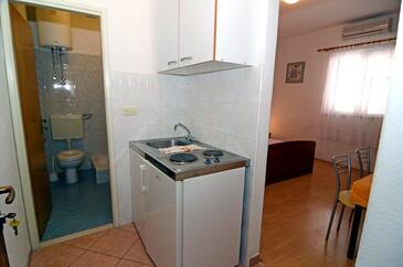 Makarska, Cocina in the studio-apartment, WiFi.