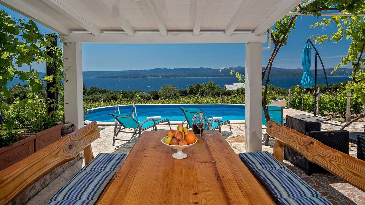 Two bedroom house with terrace and sea view Bol, Brač  K